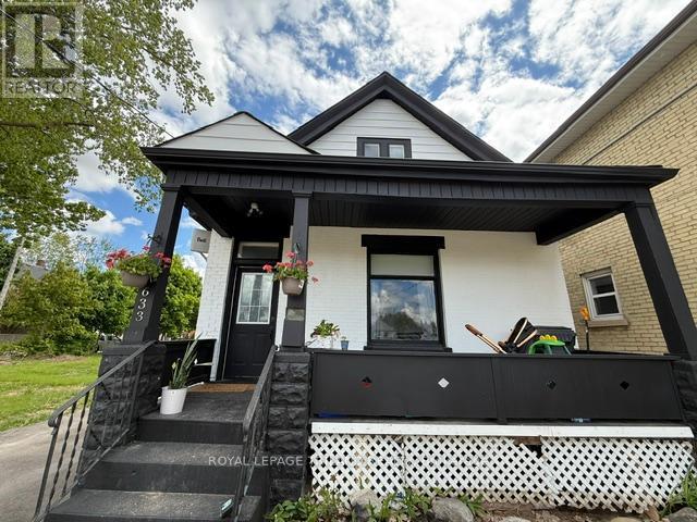 












633 HAMILTON ROAD

,
London East (East M),




Ontario
N5Z1T1

