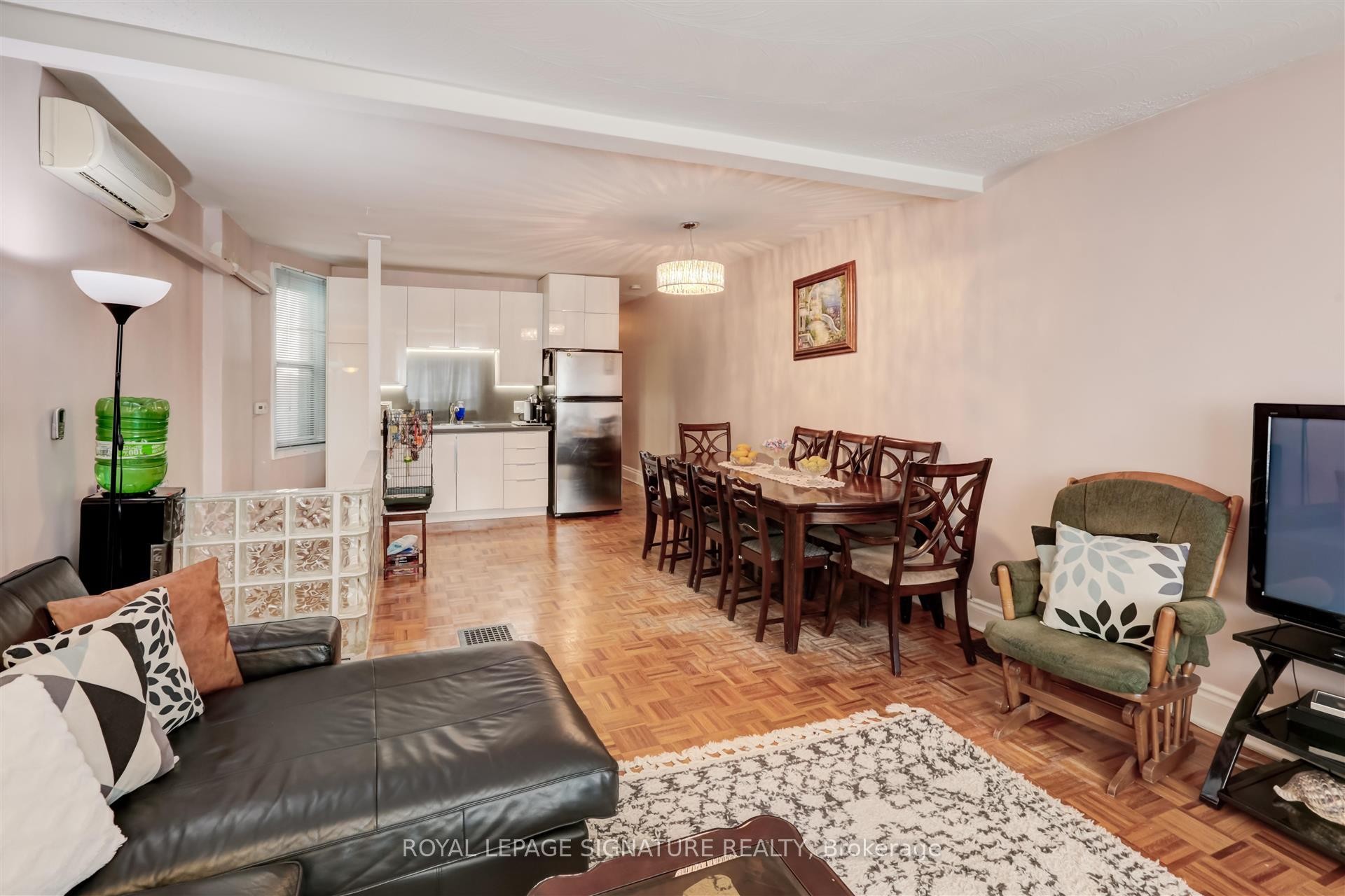 









3142


Dundas

Street West,
Toronto,




ON
M6P 2A1

