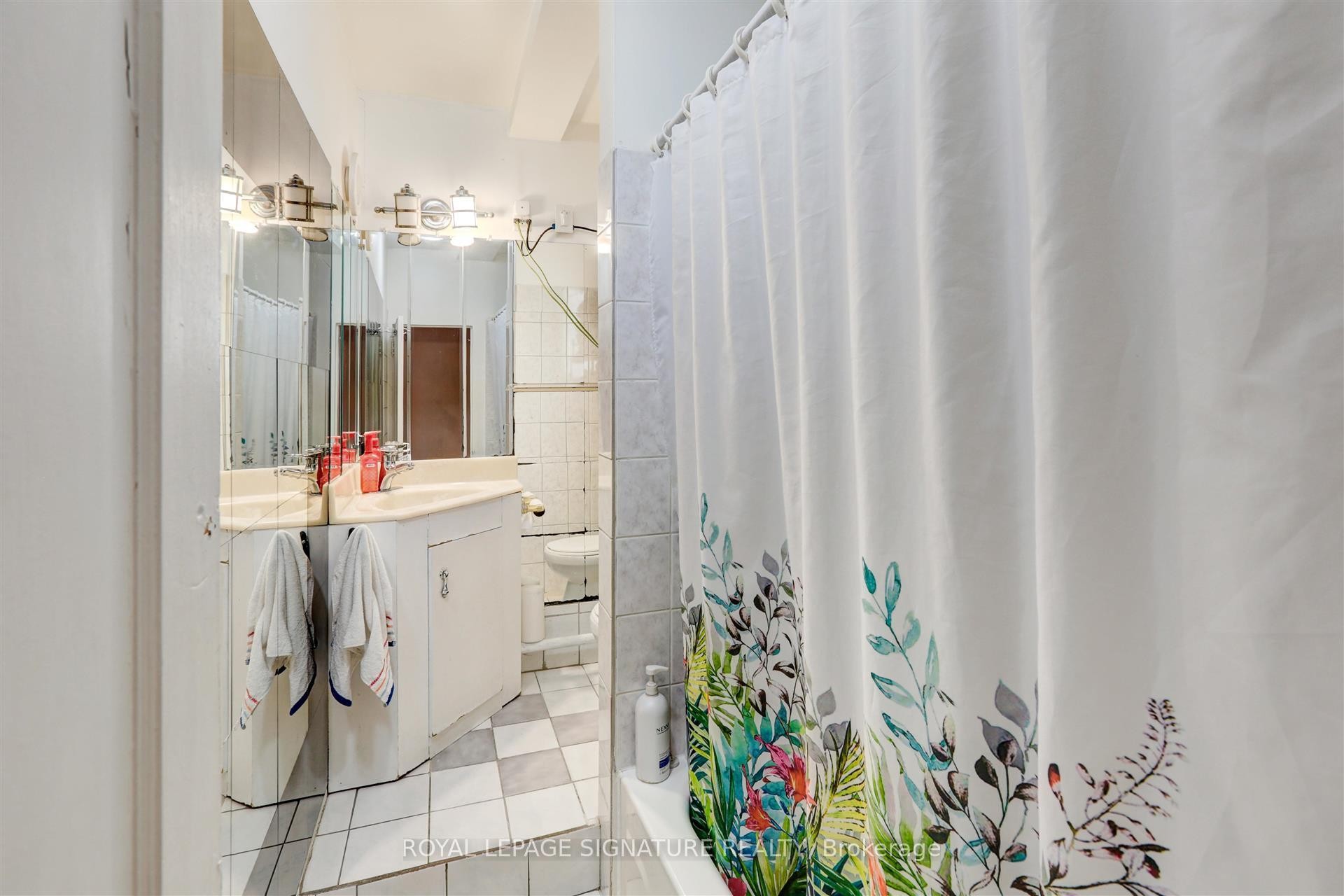 









3142


Dundas

Street West,
Toronto,




ON
M6P 2A1

