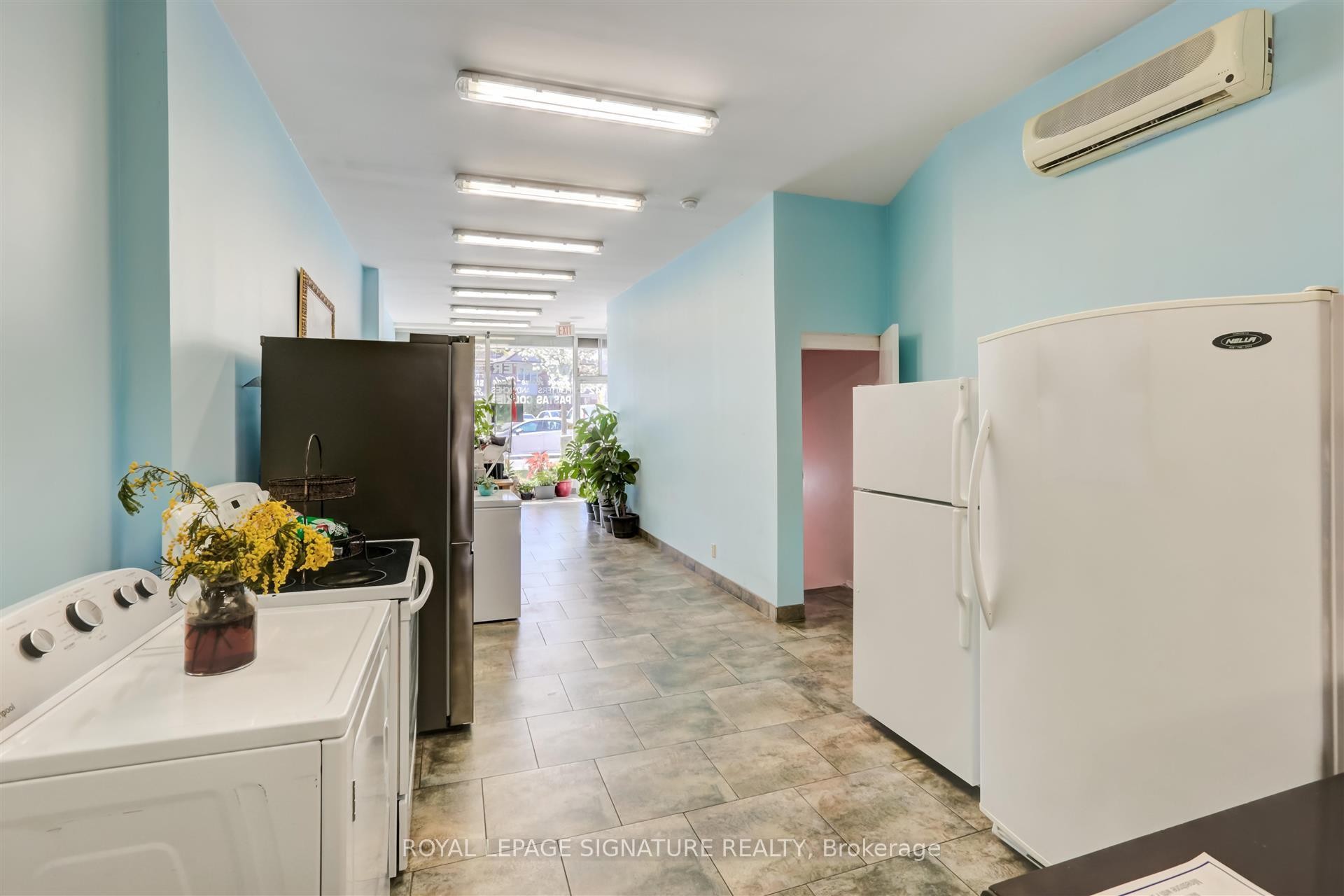 









3142


Dundas

Street West,
Toronto,




ON
M6P 2A1

