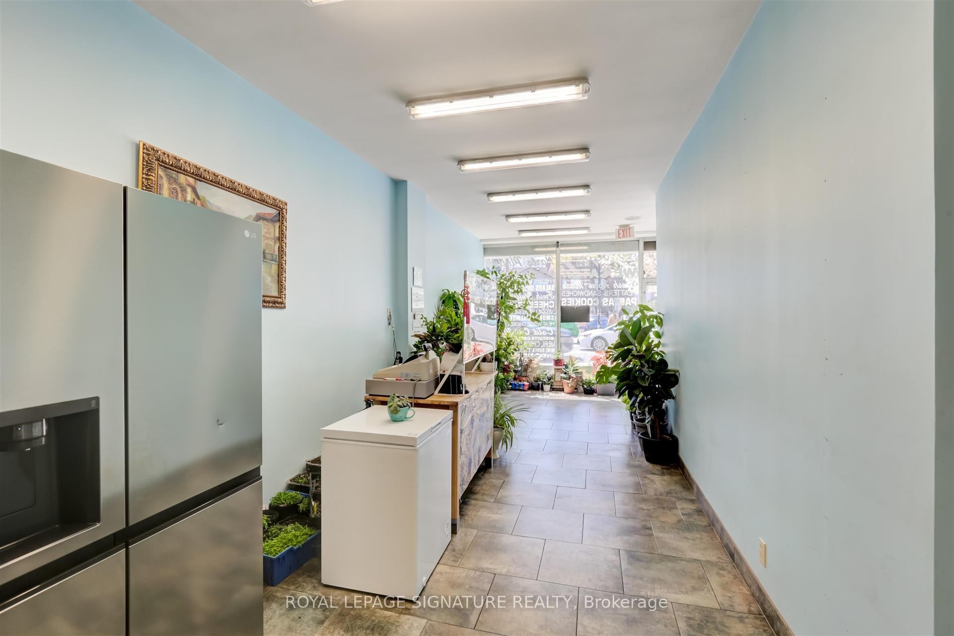 









3142


Dundas

Street West,
Toronto,




ON
M6P 2A1

