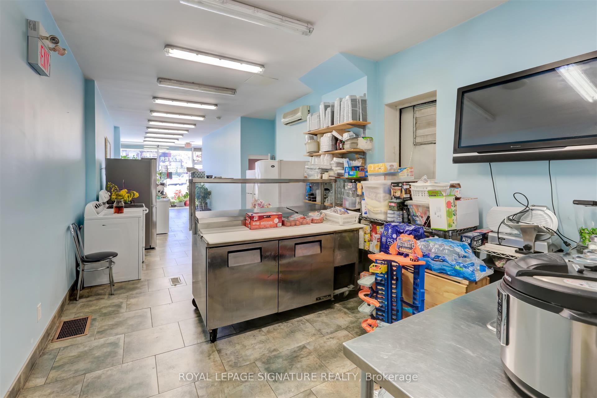 









3142


Dundas

Street West,
Toronto,




ON
M6P 2A1

