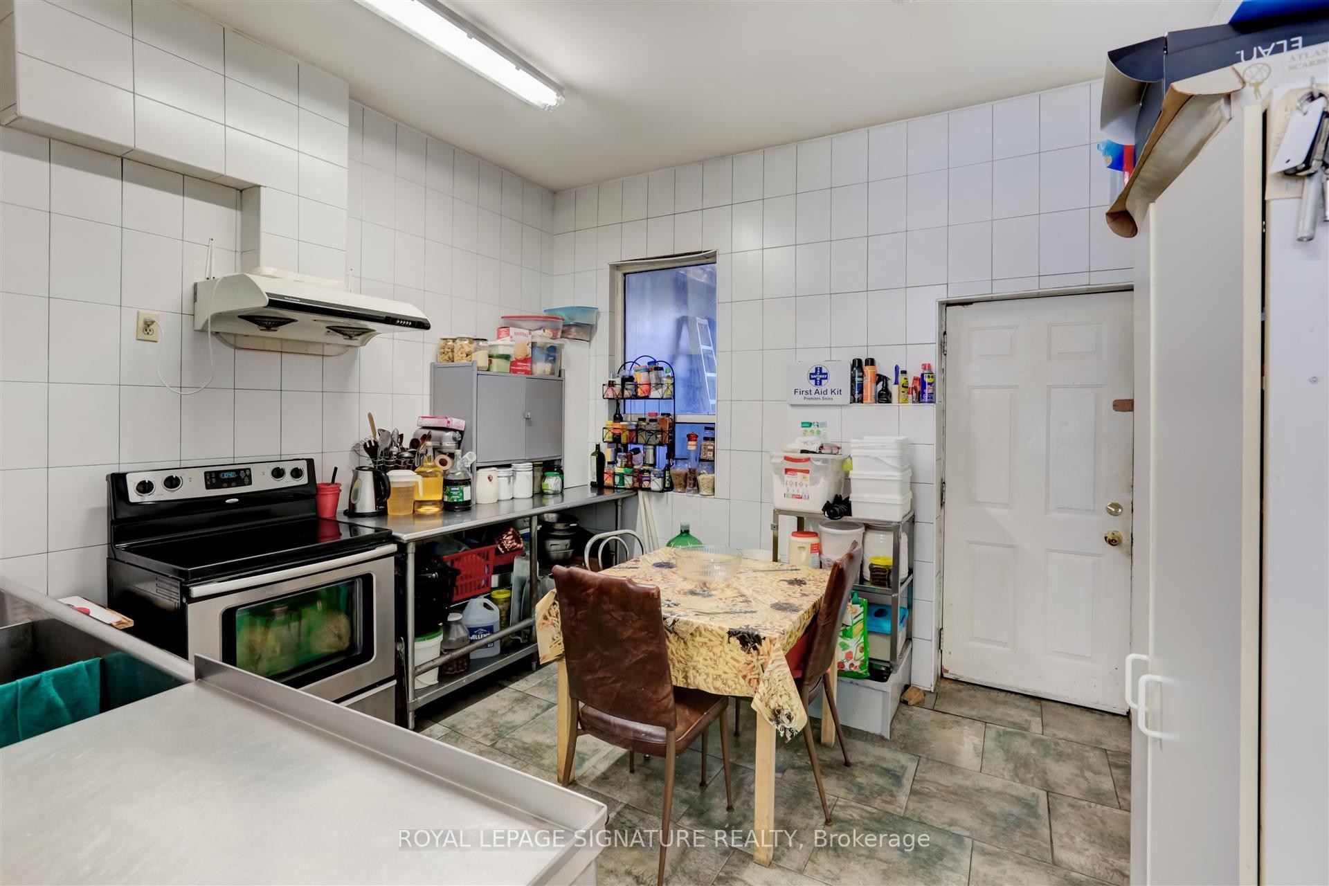 









3142


Dundas

Street West,
Toronto,




ON
M6P 2A1

