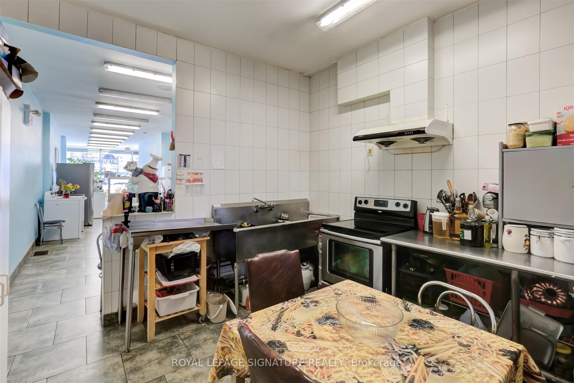 









3142


Dundas

Street West,
Toronto,




ON
M6P 2A1

