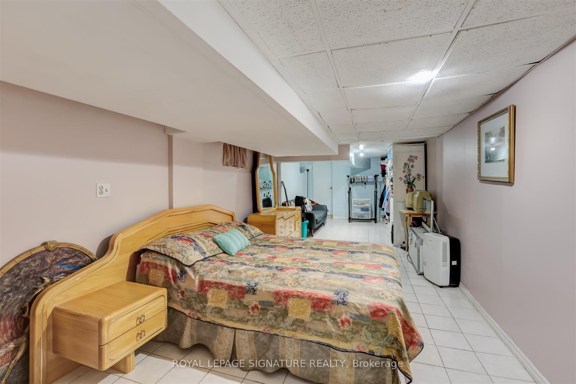 









3142


Dundas

Street West,
Toronto,




ON
M6P 2A1

