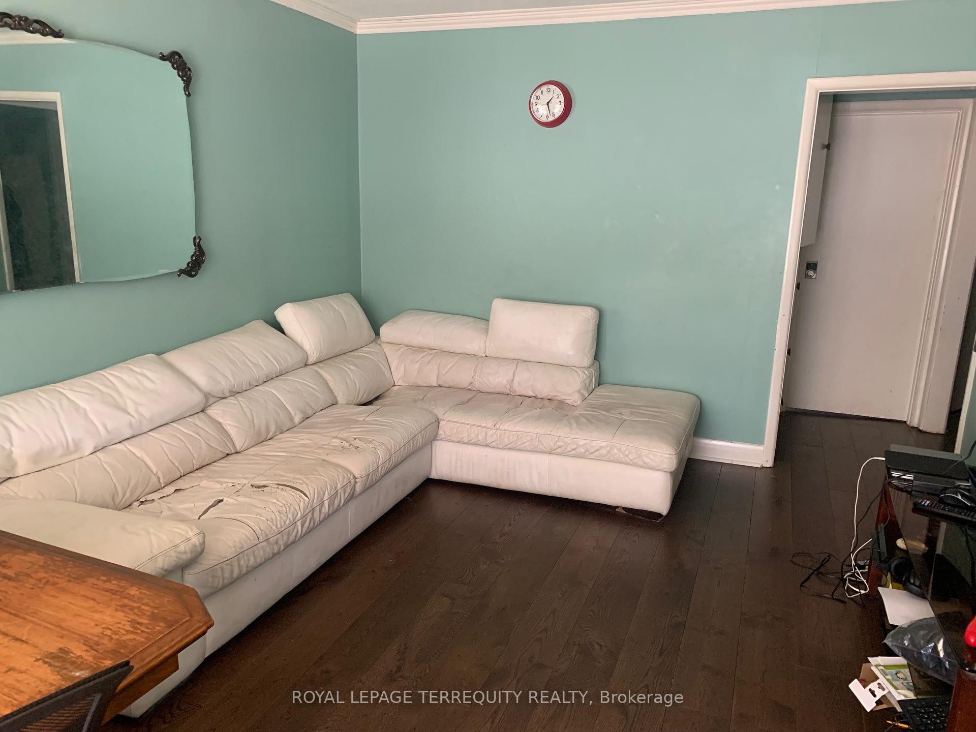 









879


Sixth

Street,
Mississauga,




ON
L5E 1N5

