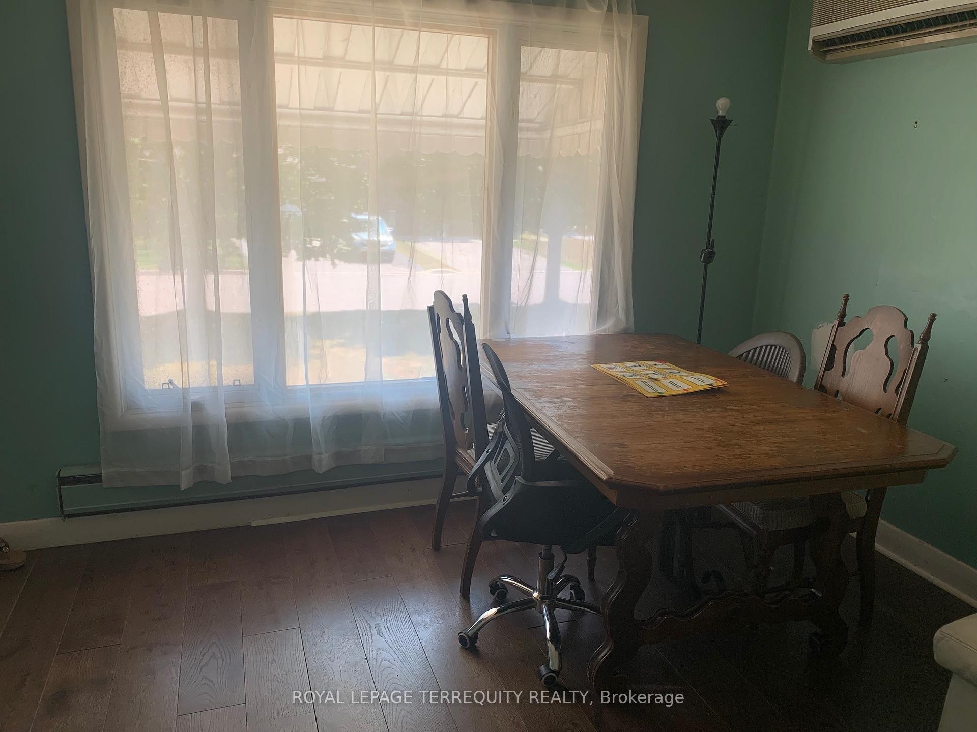 









879


Sixth

Street,
Mississauga,




ON
L5E 1N5

