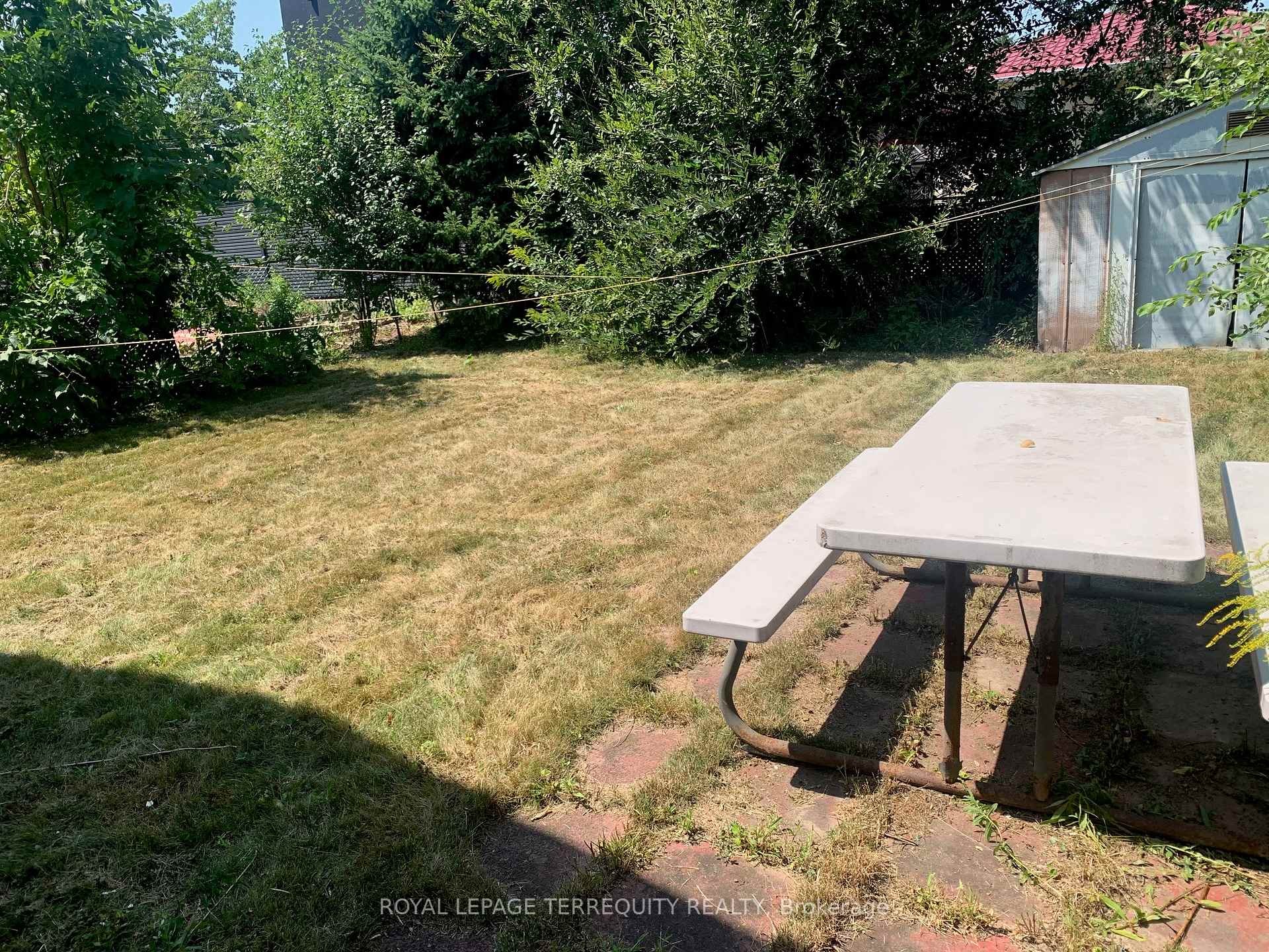 









879


Sixth

Street,
Mississauga,




ON
L5E 1N5

