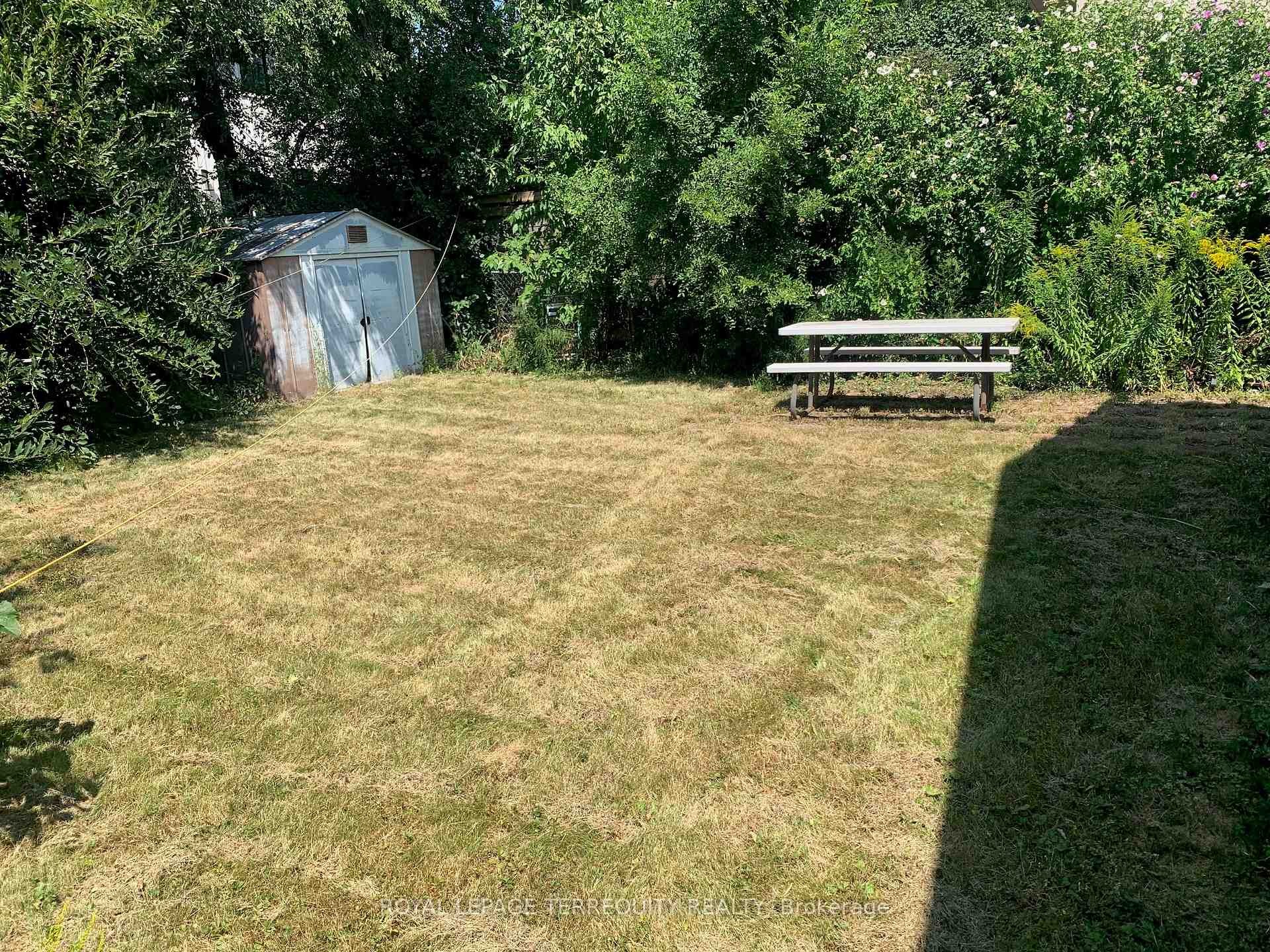 









879


Sixth

Street,
Mississauga,




ON
L5E 1N5

