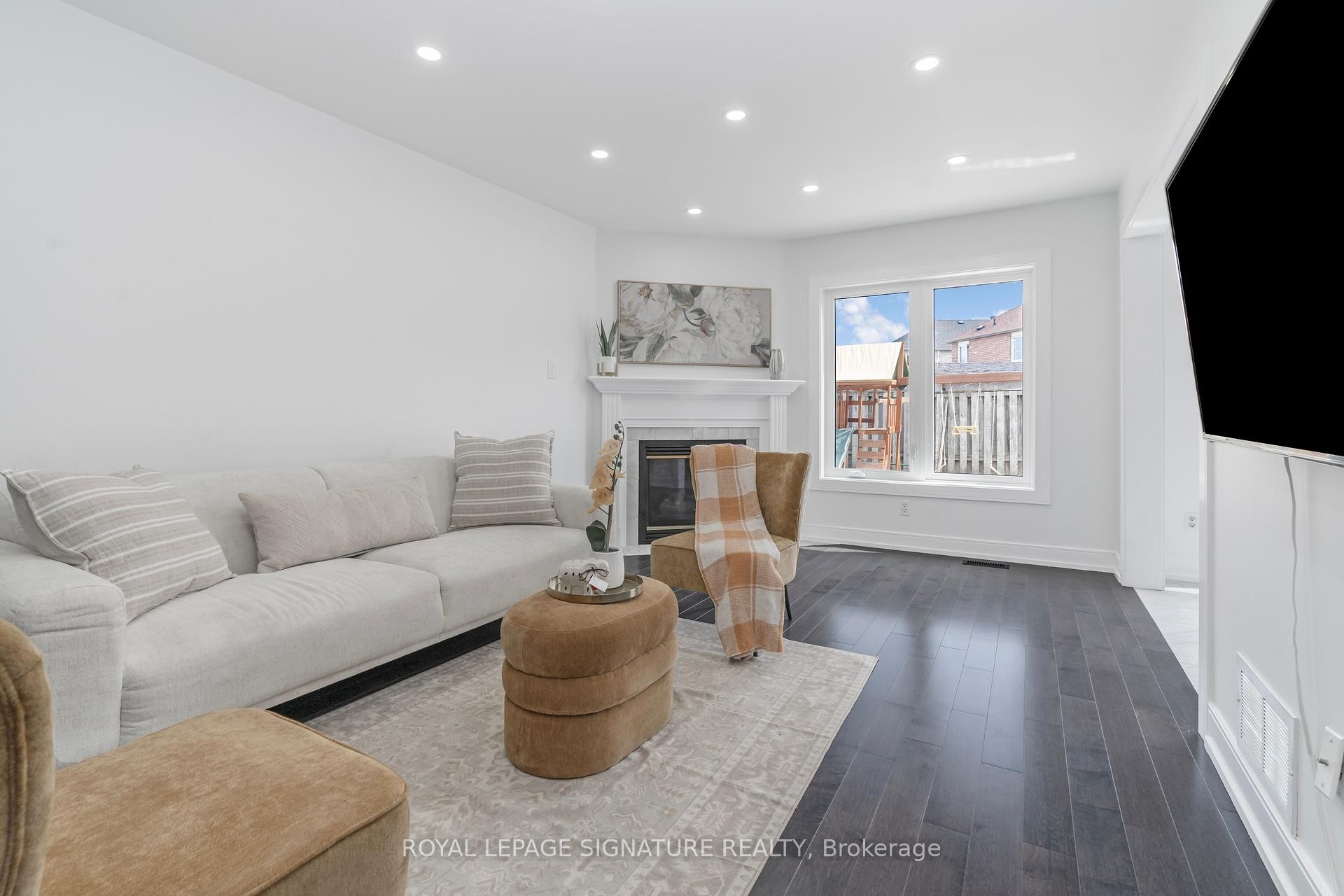 









217


Sophia

Road,
Markham,




ON
L3S 4C5

