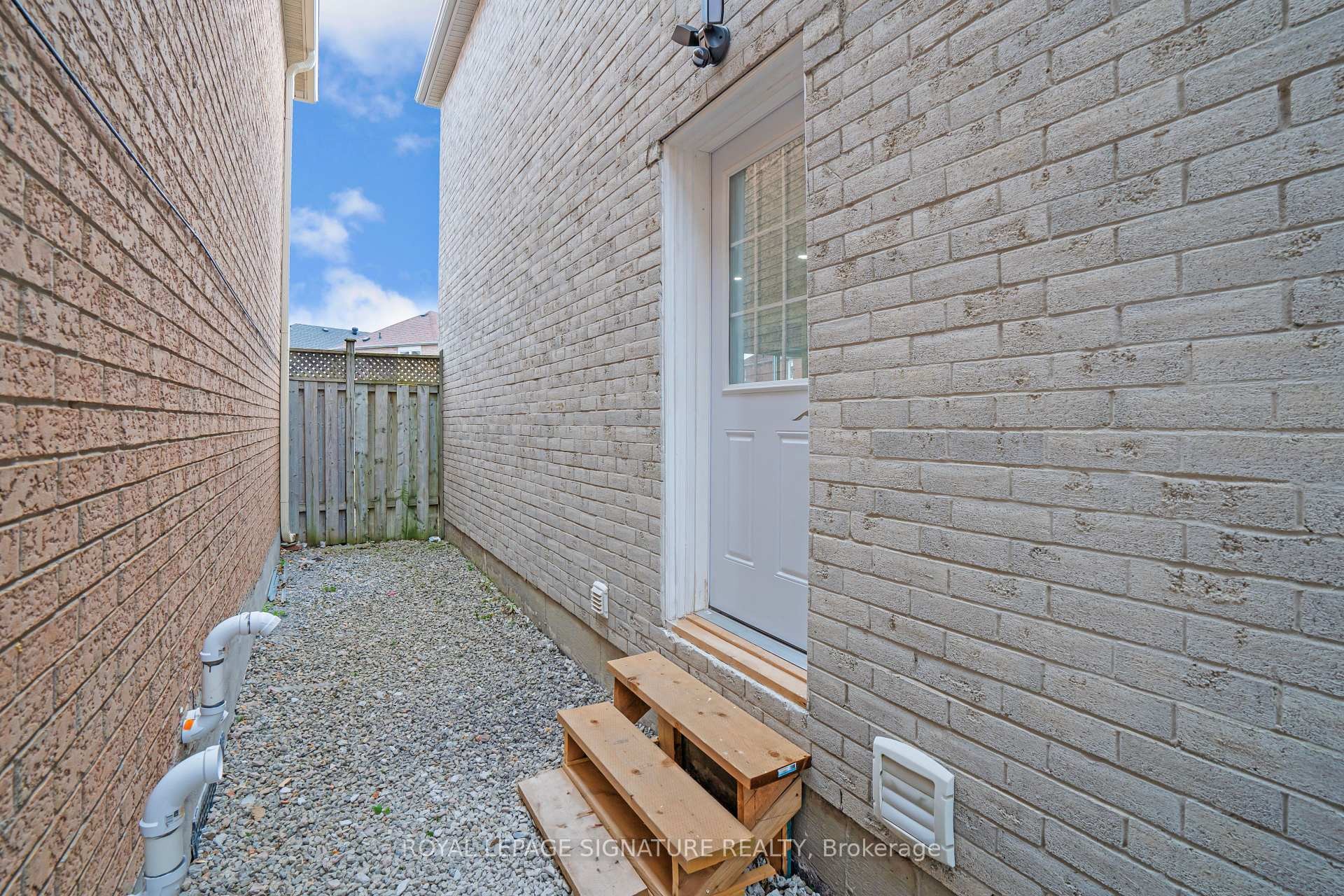 









217


Sophia

Road,
Markham,




ON
L3S 4C5

