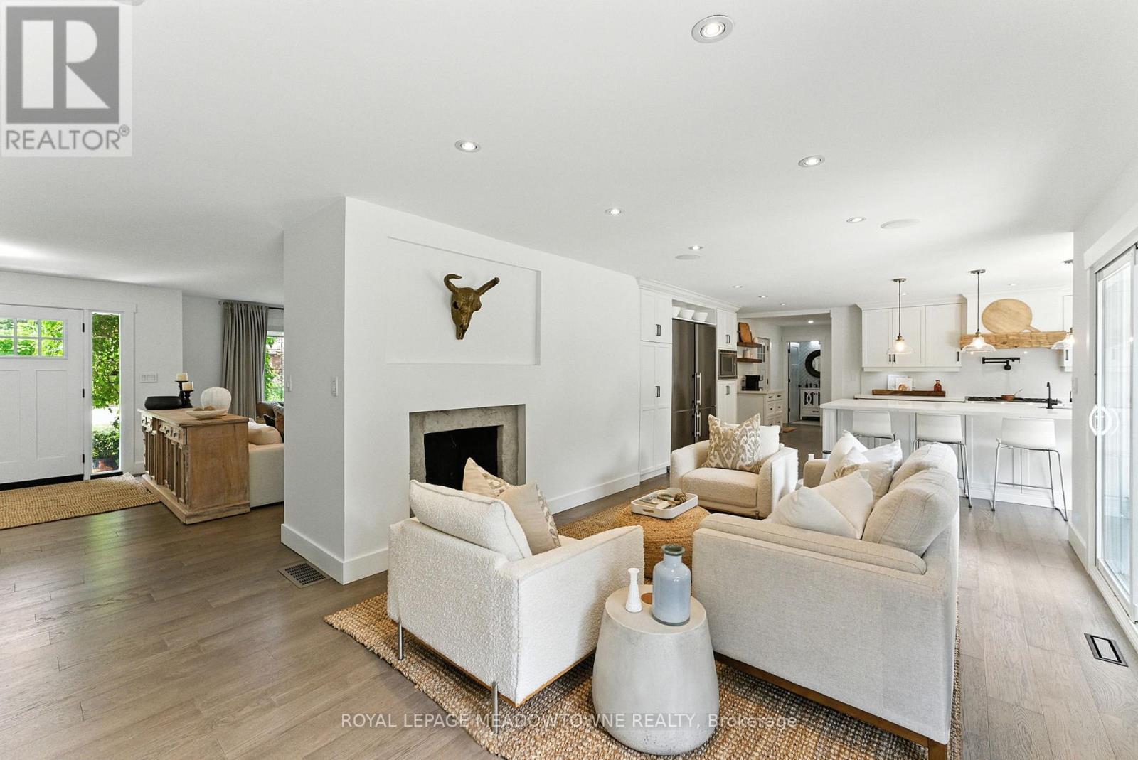 












18 VANSTRAALEN STREET

,
Hamilton,




Ontario
L0R1H3


