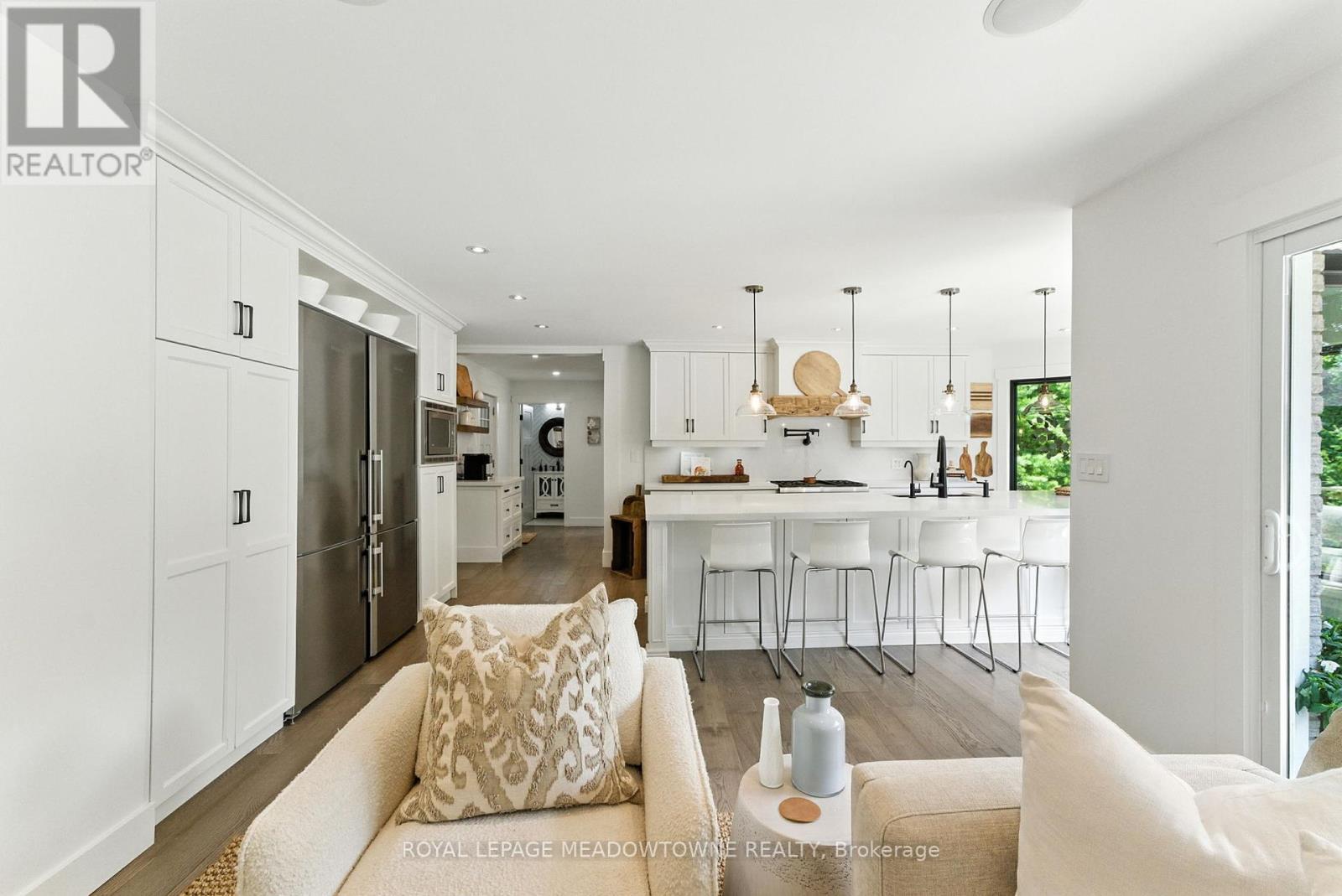 












18 VANSTRAALEN STREET

,
Hamilton,




Ontario
L0R1H3


