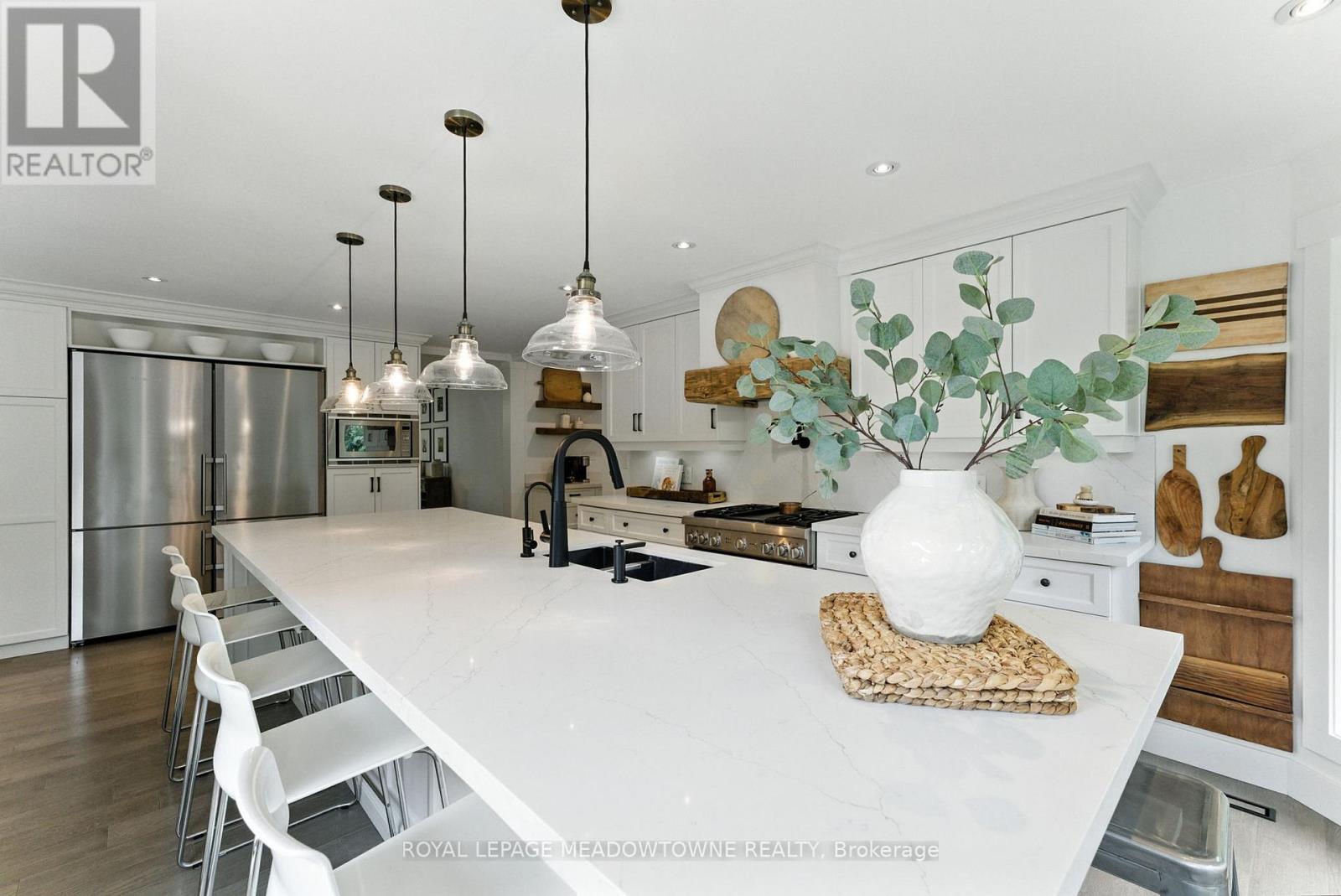 












18 VANSTRAALEN STREET

,
Hamilton,




Ontario
L0R1H3

