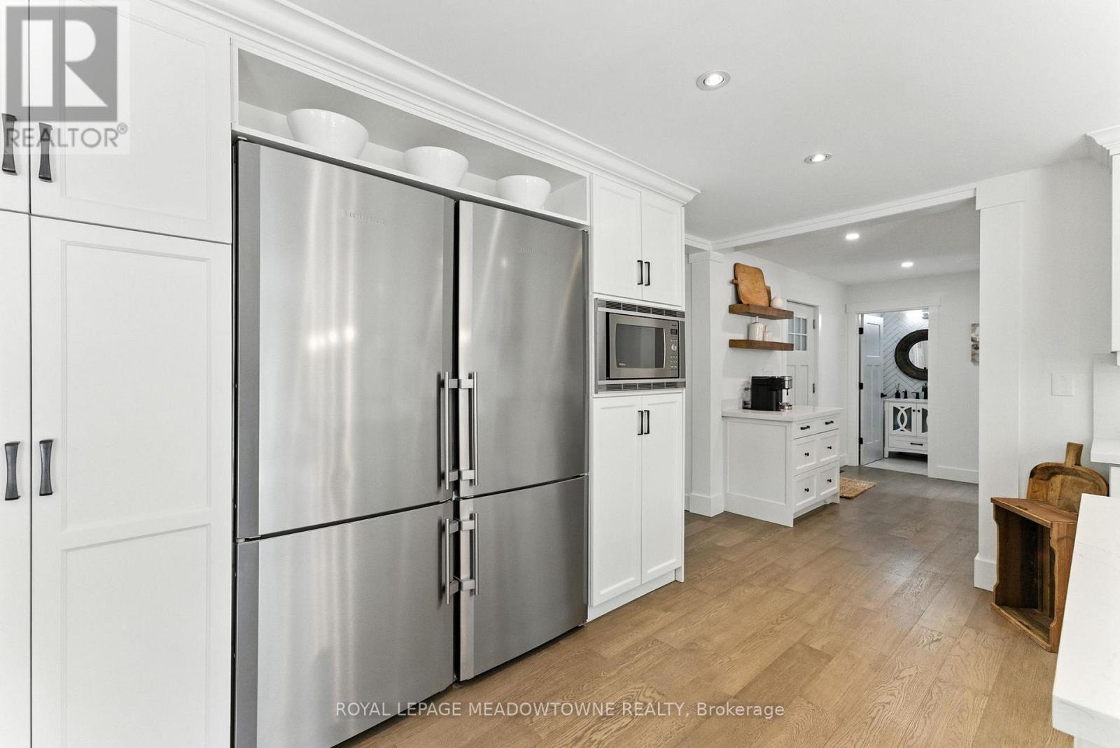












18 VANSTRAALEN STREET

,
Hamilton,




Ontario
L0R1H3


