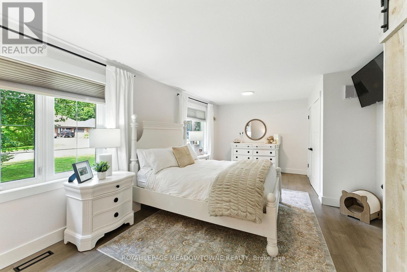 












18 VANSTRAALEN STREET

,
Hamilton,




Ontario
L0R1H3

