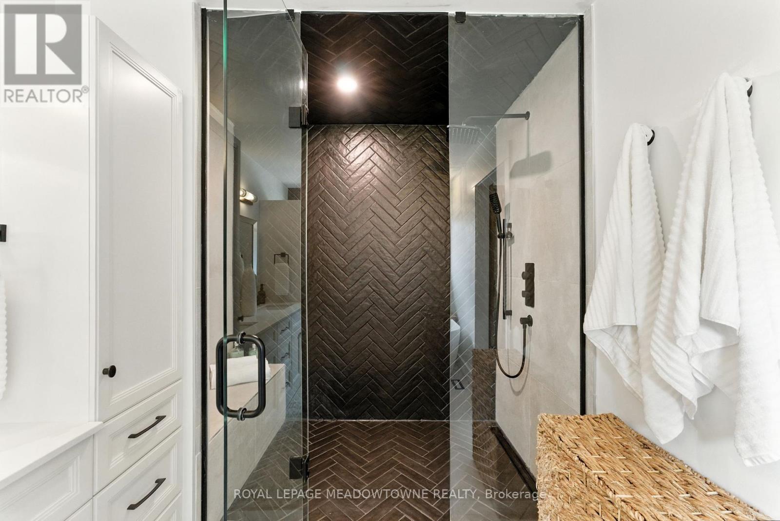 












18 VANSTRAALEN STREET

,
Hamilton,




Ontario
L0R1H3

