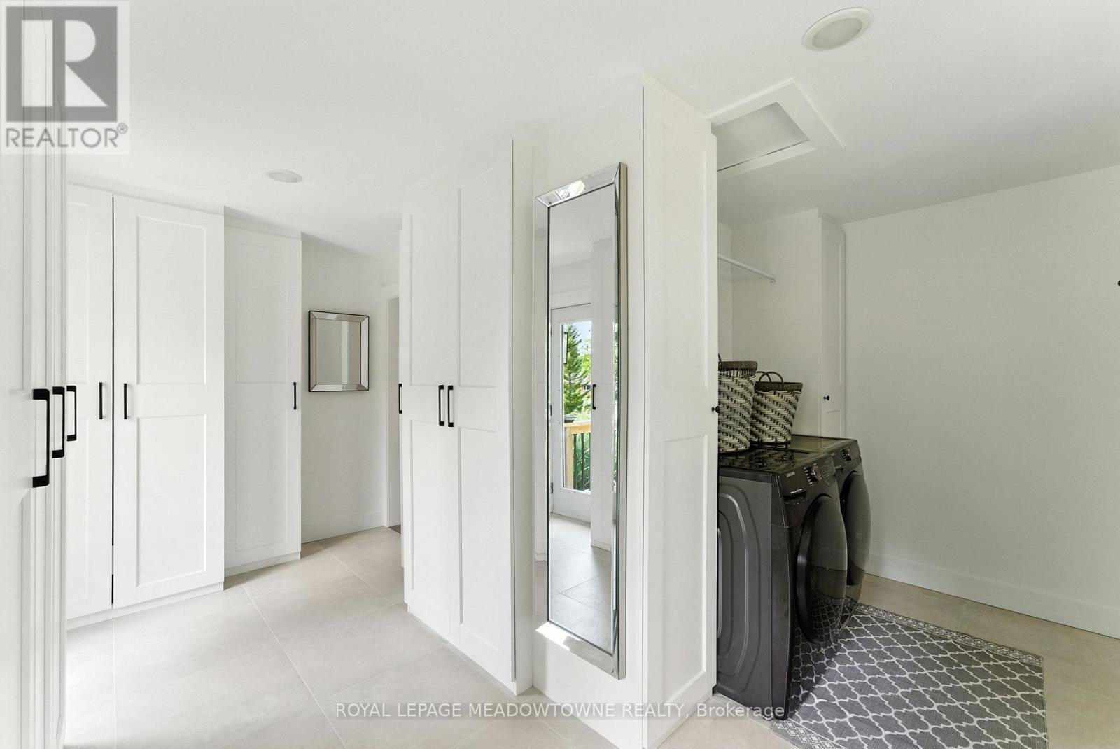 












18 VANSTRAALEN STREET

,
Hamilton,




Ontario
L0R1H3

