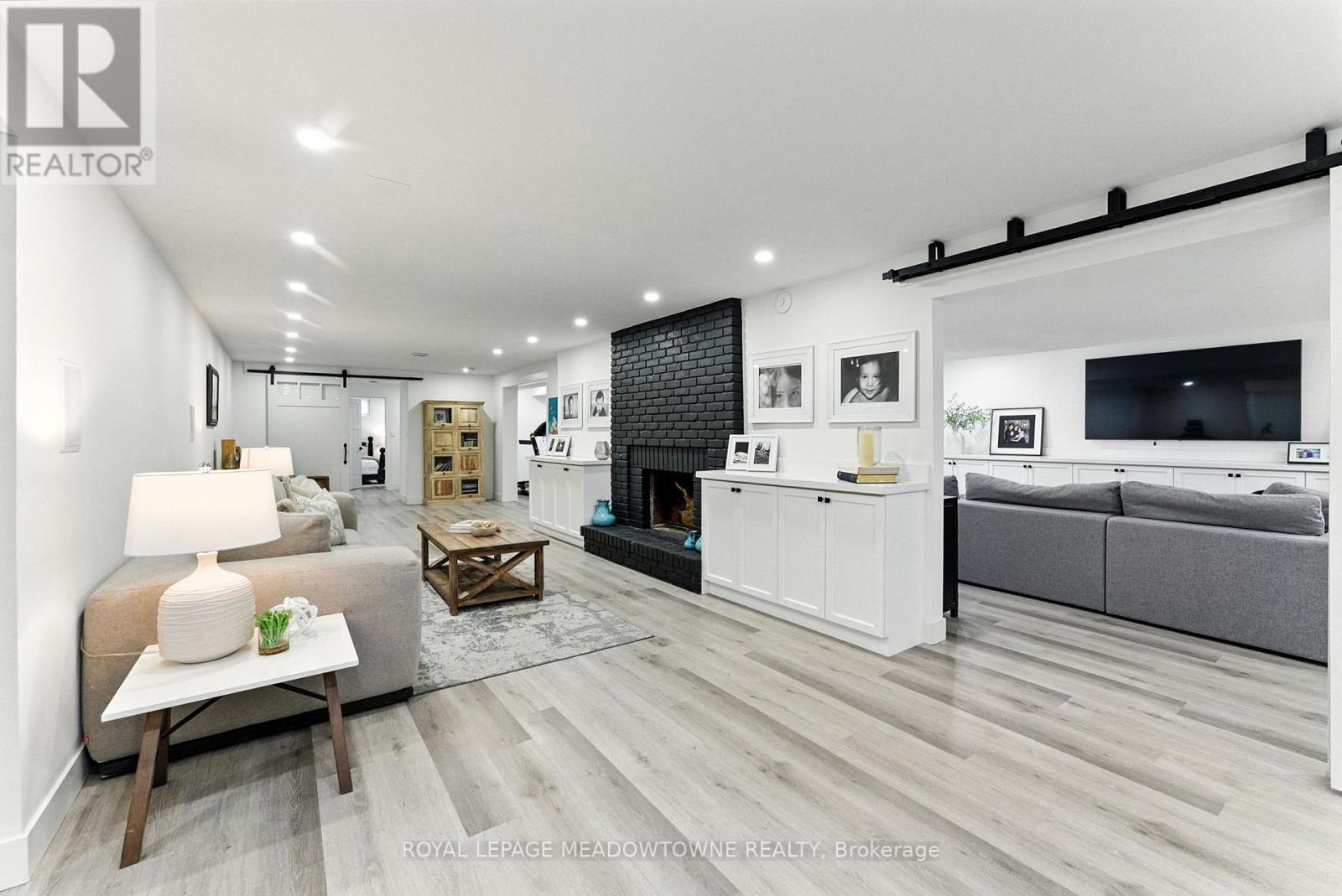 












18 VANSTRAALEN STREET

,
Hamilton,




Ontario
L0R1H3

