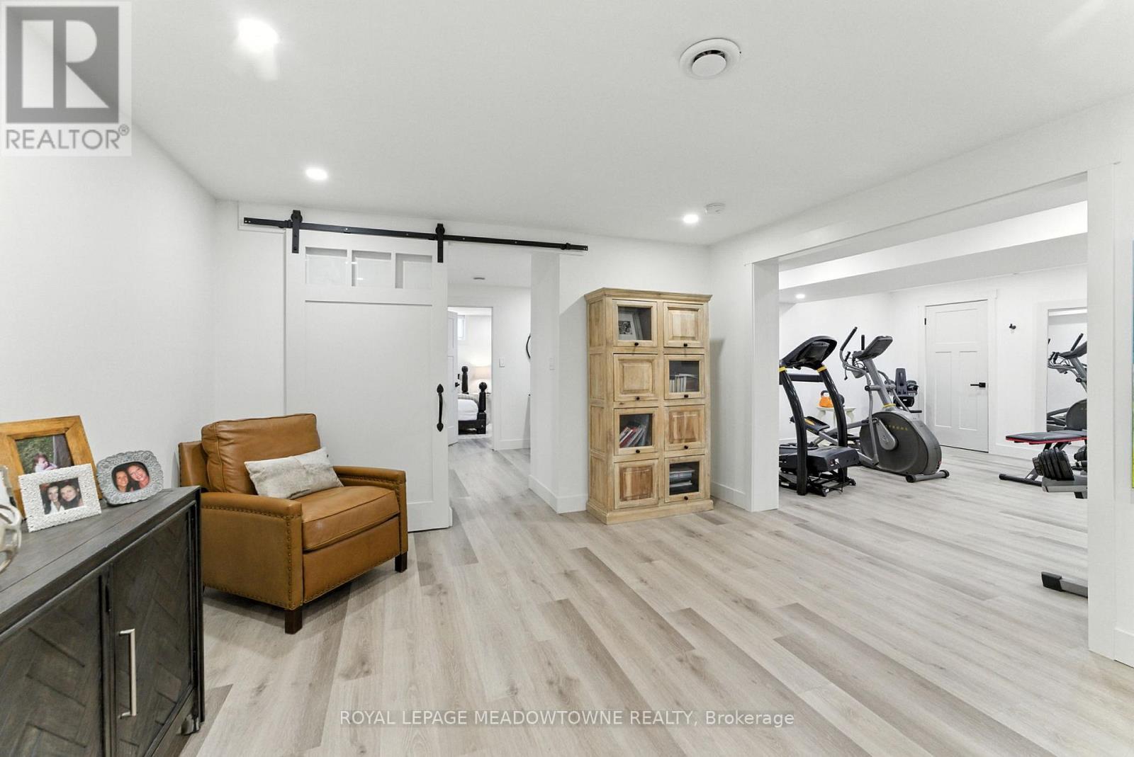 












18 VANSTRAALEN STREET

,
Hamilton,




Ontario
L0R1H3

