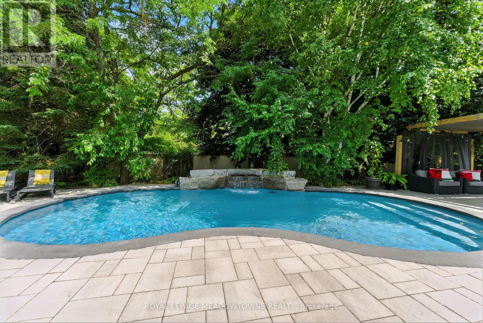 












18 VANSTRAALEN STREET

,
Hamilton,




Ontario
L0R1H3

