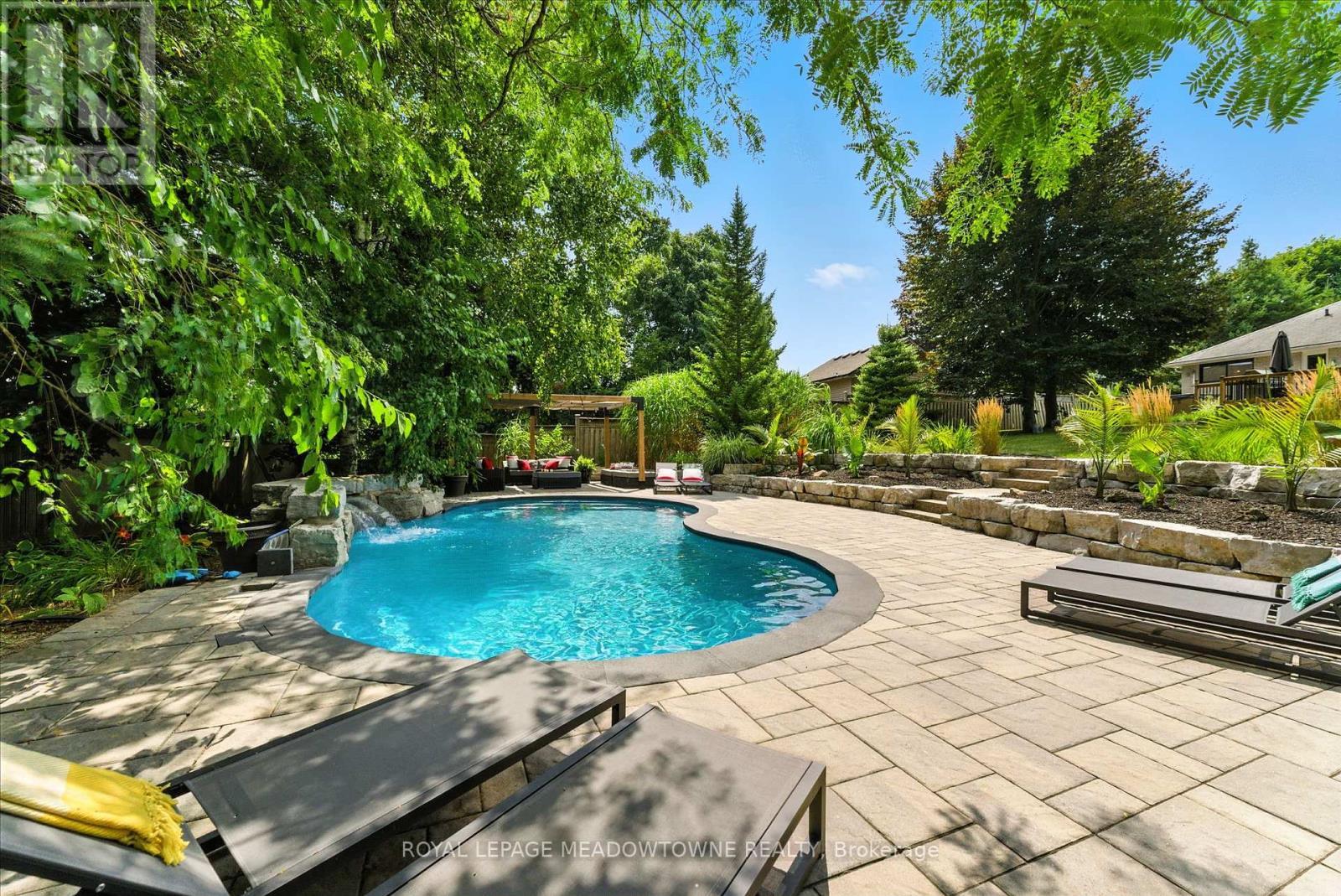 












18 VANSTRAALEN STREET

,
Hamilton,




Ontario
L0R1H3

