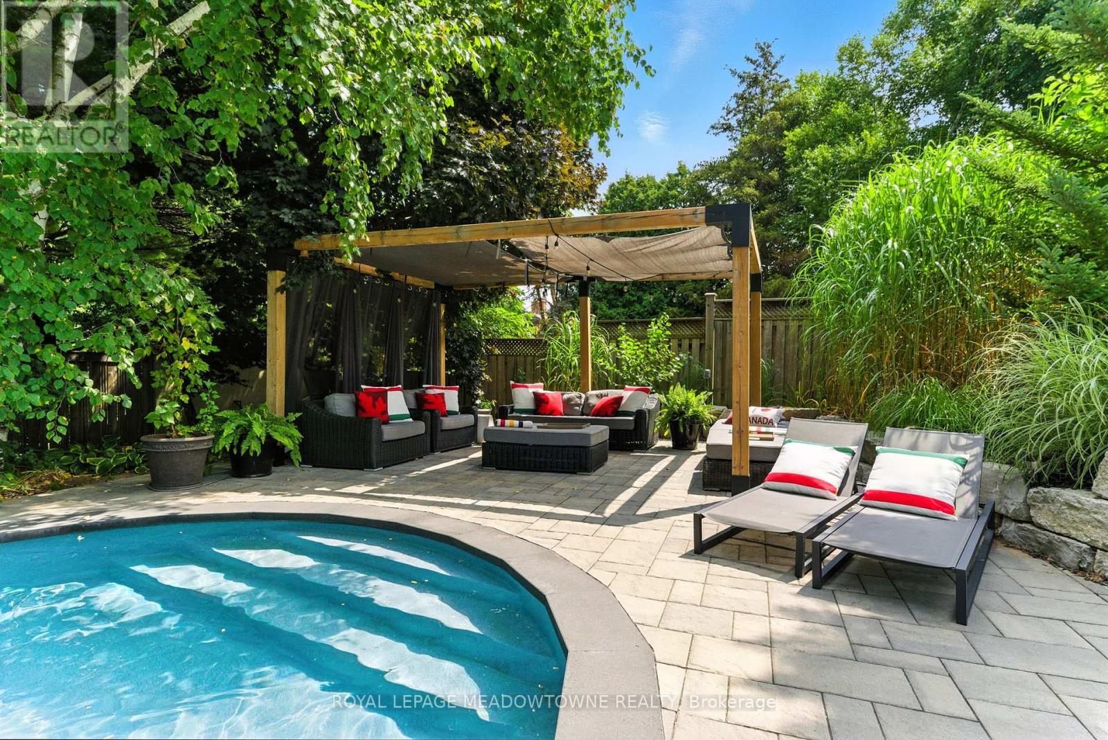 












18 VANSTRAALEN STREET

,
Hamilton,




Ontario
L0R1H3


