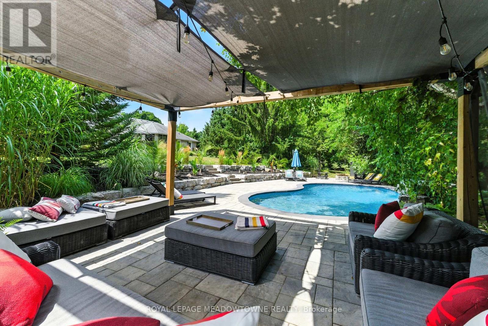 












18 VANSTRAALEN STREET

,
Hamilton,




Ontario
L0R1H3


