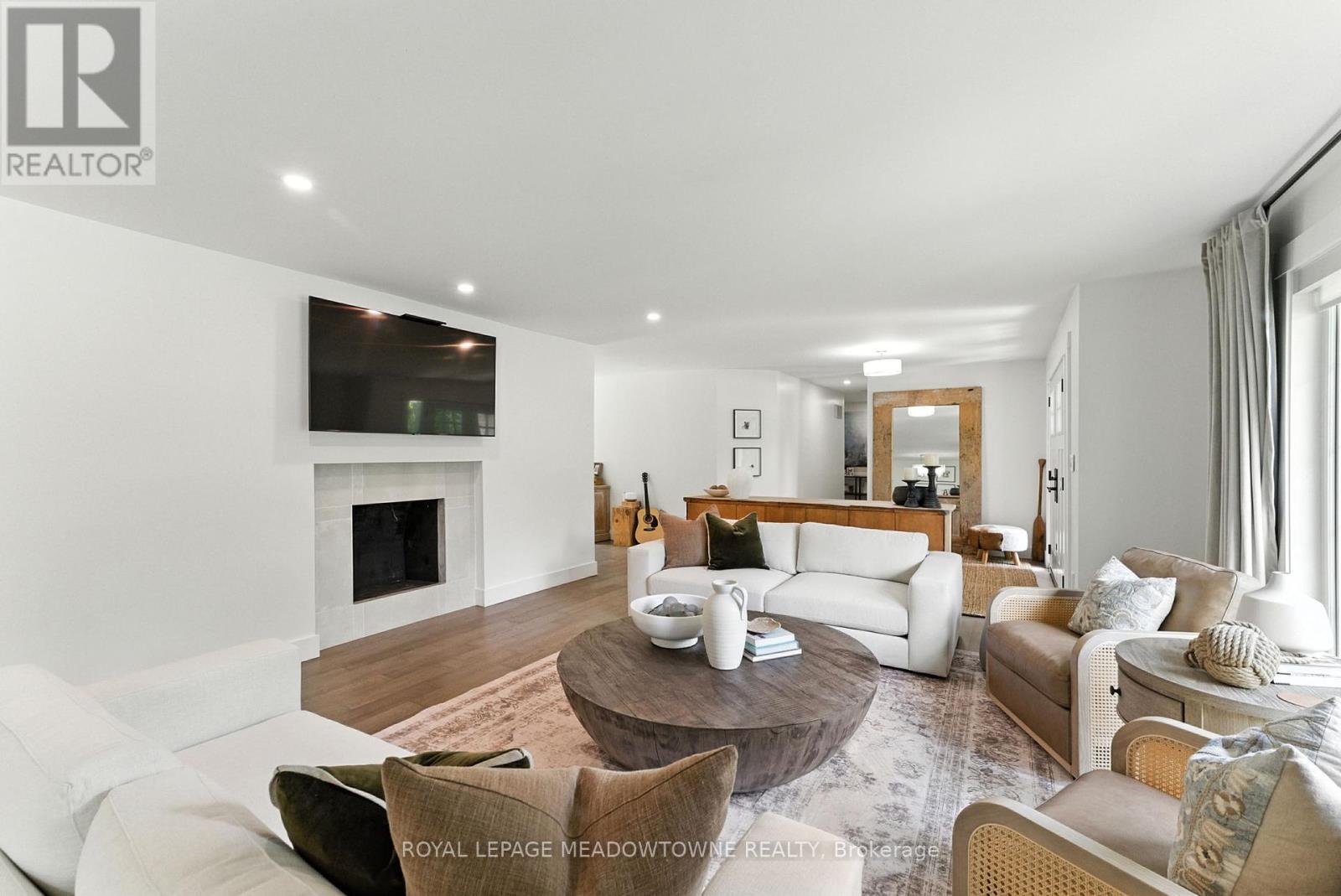 












18 VANSTRAALEN STREET

,
Hamilton,




Ontario
L0R1H3

