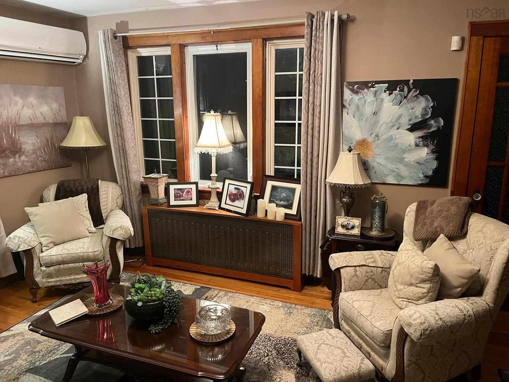 












31 Royal Avenue

,
Sydney,




NS
B1P 4M1

