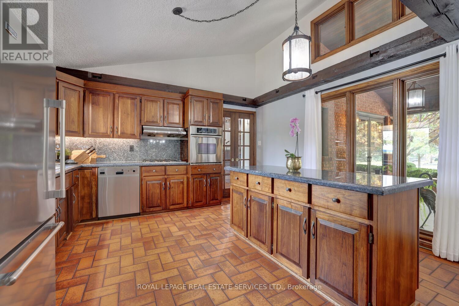 












16 MCCOLL DRIVE

,
Caledon,




Ontario
L7C1J4

