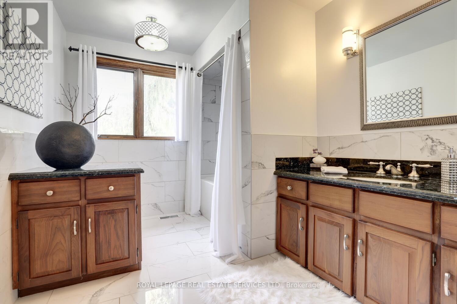 












16 MCCOLL DRIVE

,
Caledon,




Ontario
L7C1J4


