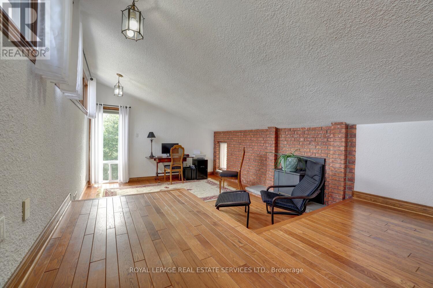 












16 MCCOLL DRIVE

,
Caledon,




Ontario
L7C1J4

