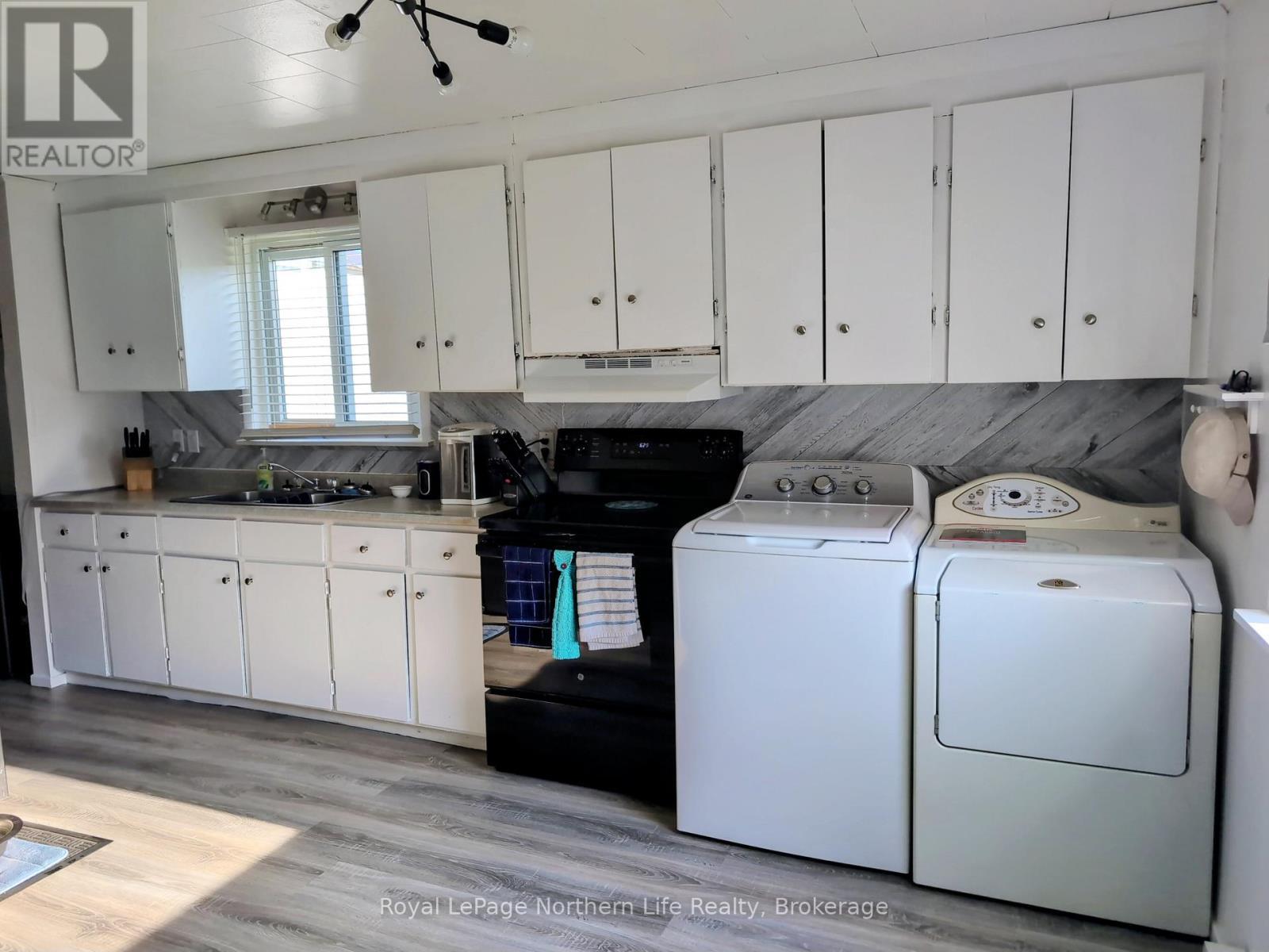 












58 MAIN STREET

,
Timiskaming (TIM - Outside - Rural),




Ontario
P0J1N0

