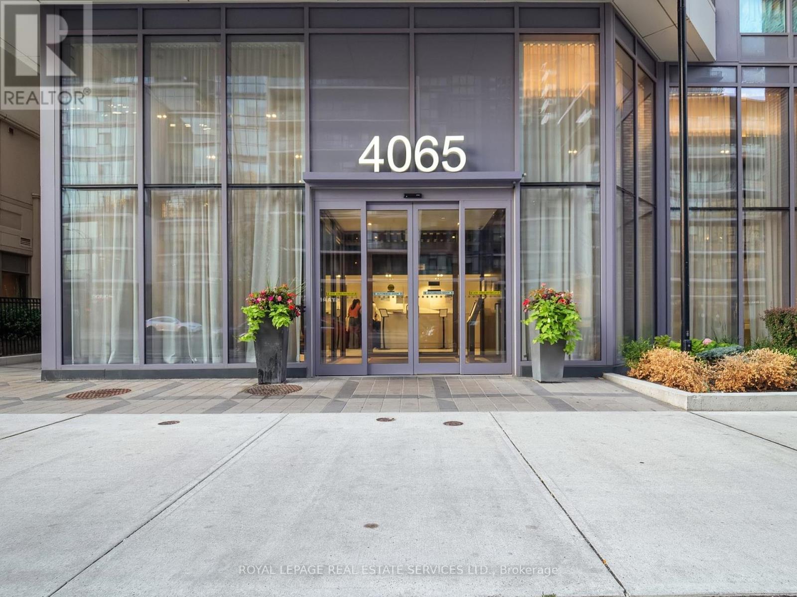 












1612 - 4065 CONFEDERATION PARKWAY

,
Mississauga,




Ontario
L5B0L4

