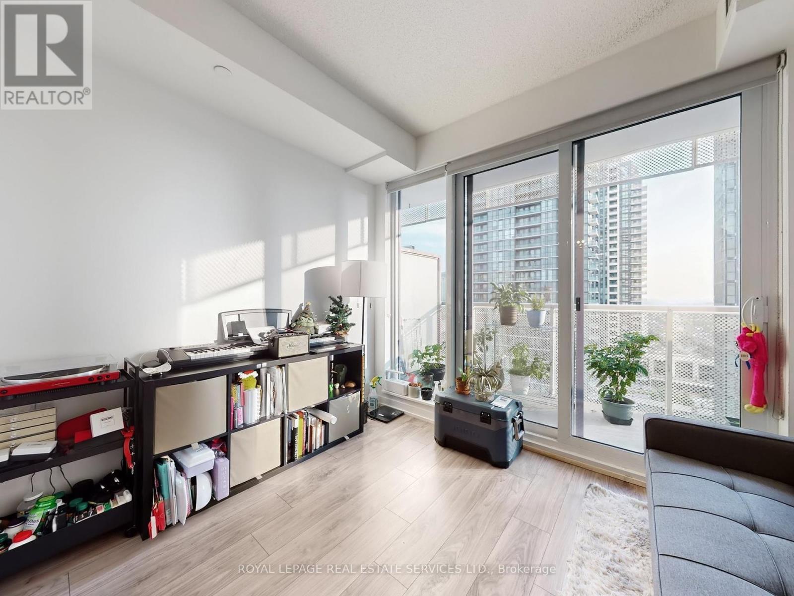 












1612 - 4065 CONFEDERATION PARKWAY

,
Mississauga,




Ontario
L5B0L4

