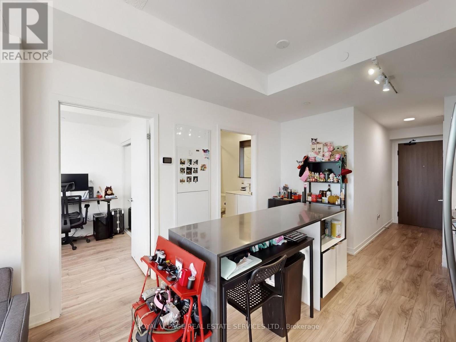 












1612 - 4065 CONFEDERATION PARKWAY

,
Mississauga,




Ontario
L5B0L4

