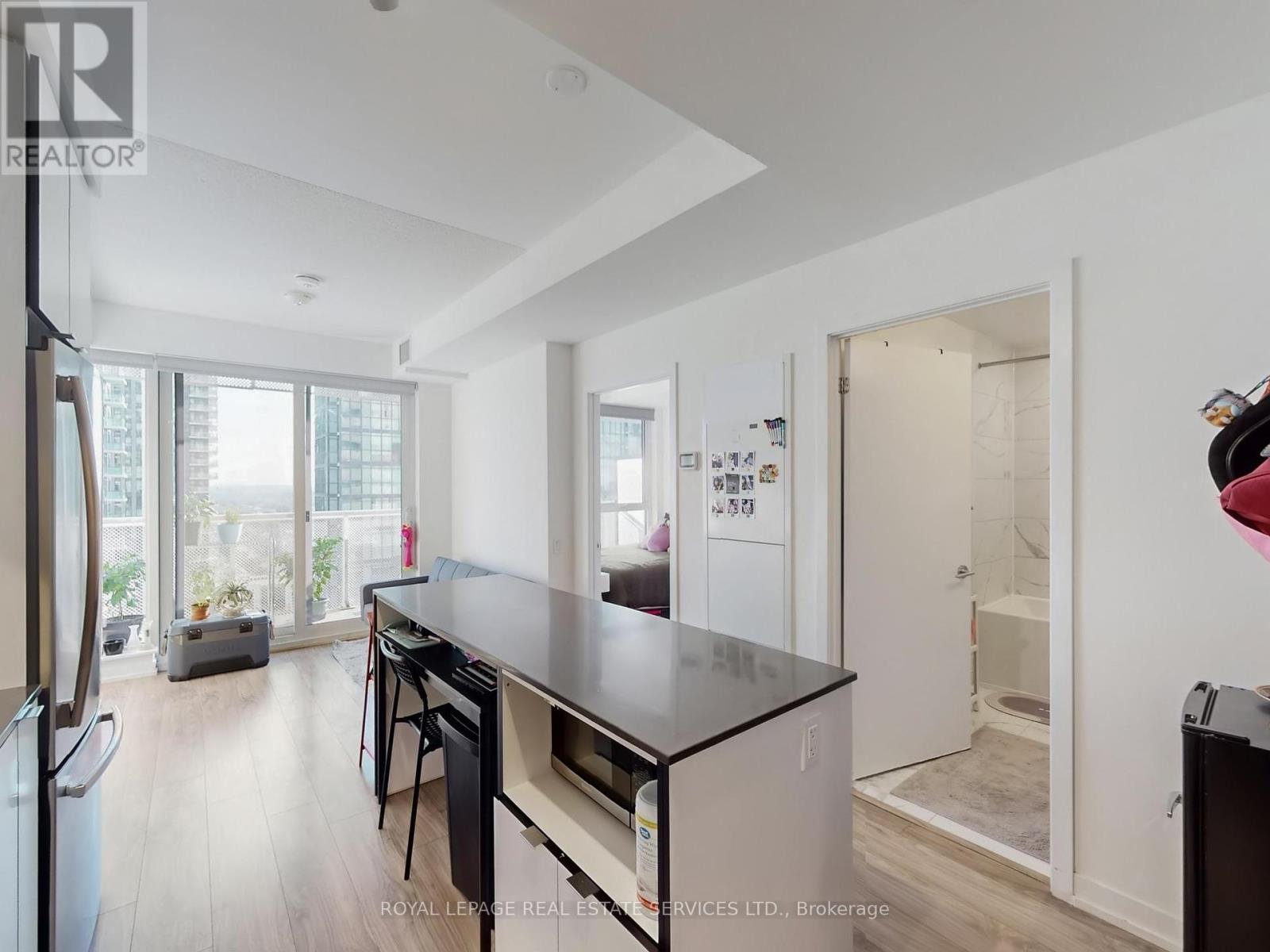 












1612 - 4065 CONFEDERATION PARKWAY

,
Mississauga,




Ontario
L5B0L4

