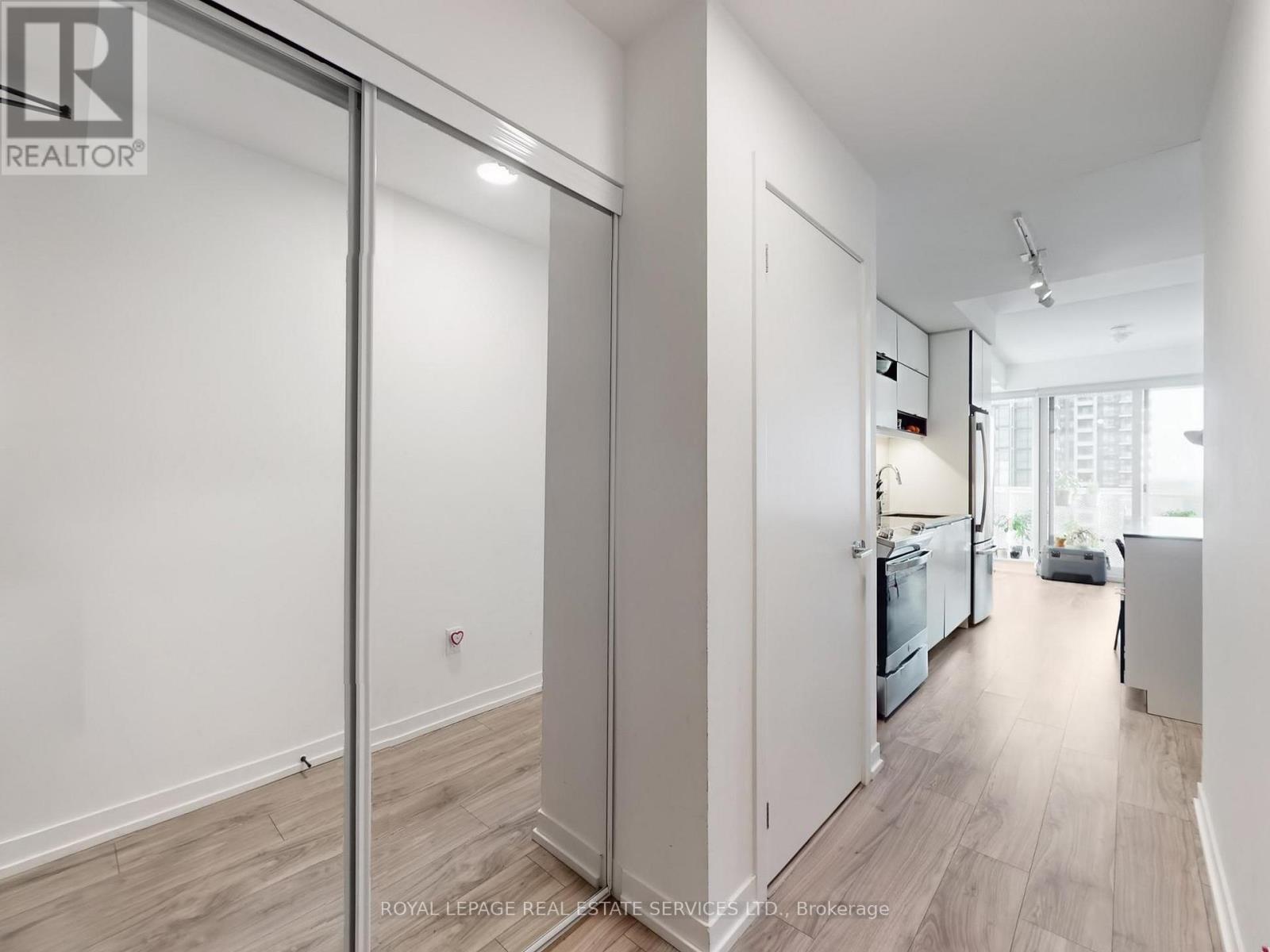












1612 - 4065 CONFEDERATION PARKWAY

,
Mississauga,




Ontario
L5B0L4

