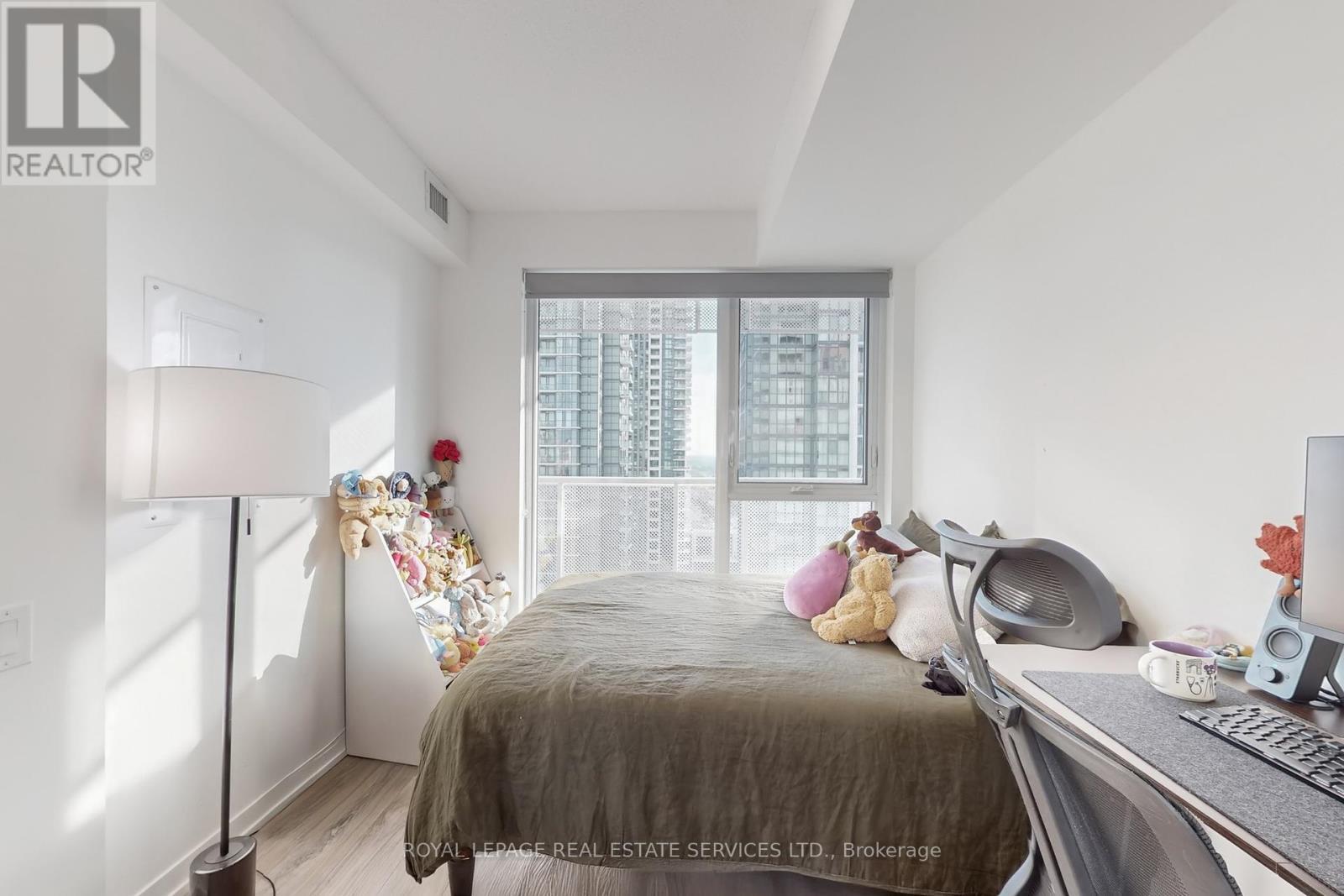 












1612 - 4065 CONFEDERATION PARKWAY

,
Mississauga,




Ontario
L5B0L4

