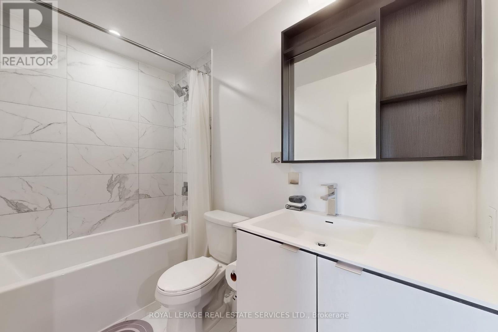 












1612 - 4065 CONFEDERATION PARKWAY

,
Mississauga,




Ontario
L5B0L4

