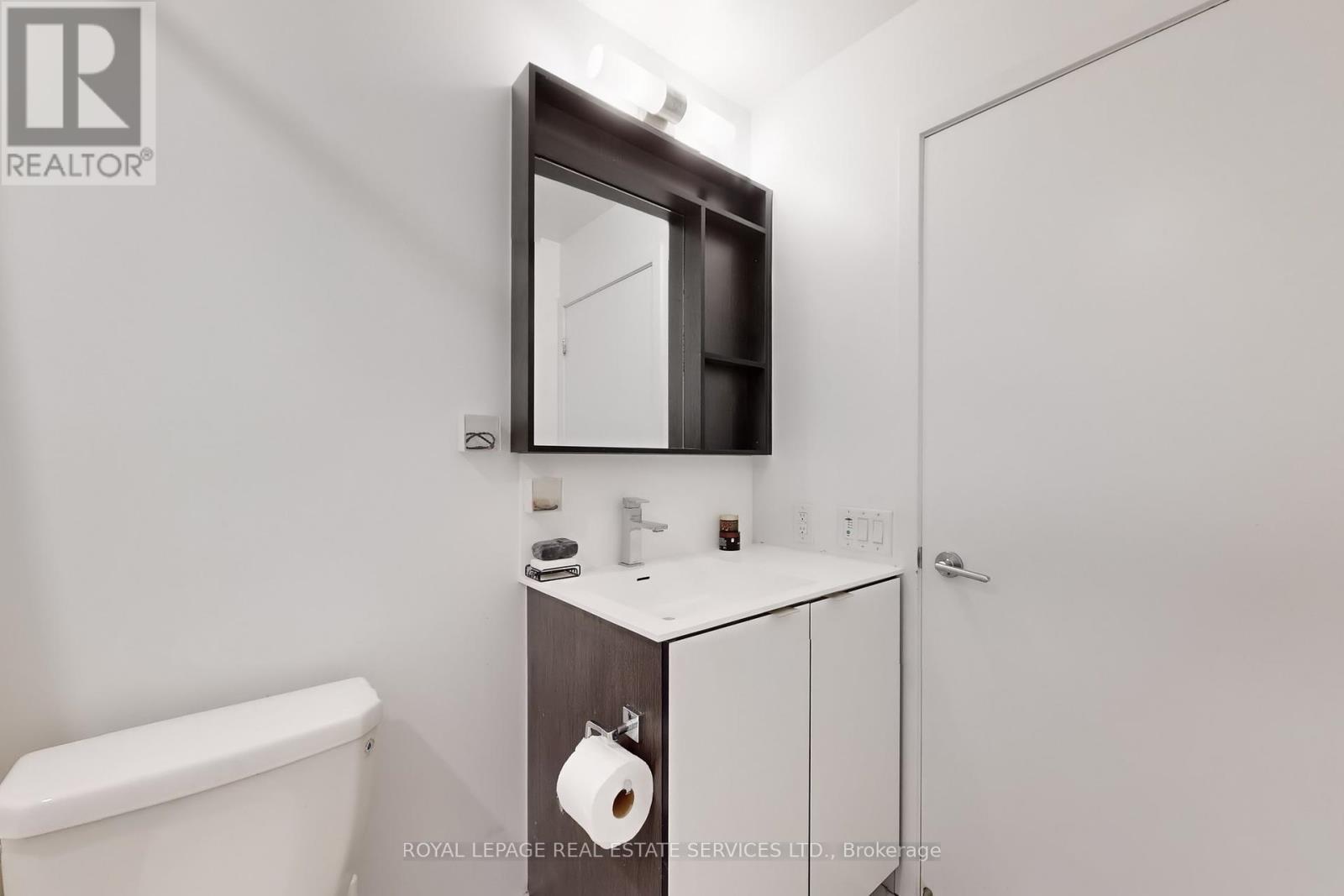 












1612 - 4065 CONFEDERATION PARKWAY

,
Mississauga,




Ontario
L5B0L4

