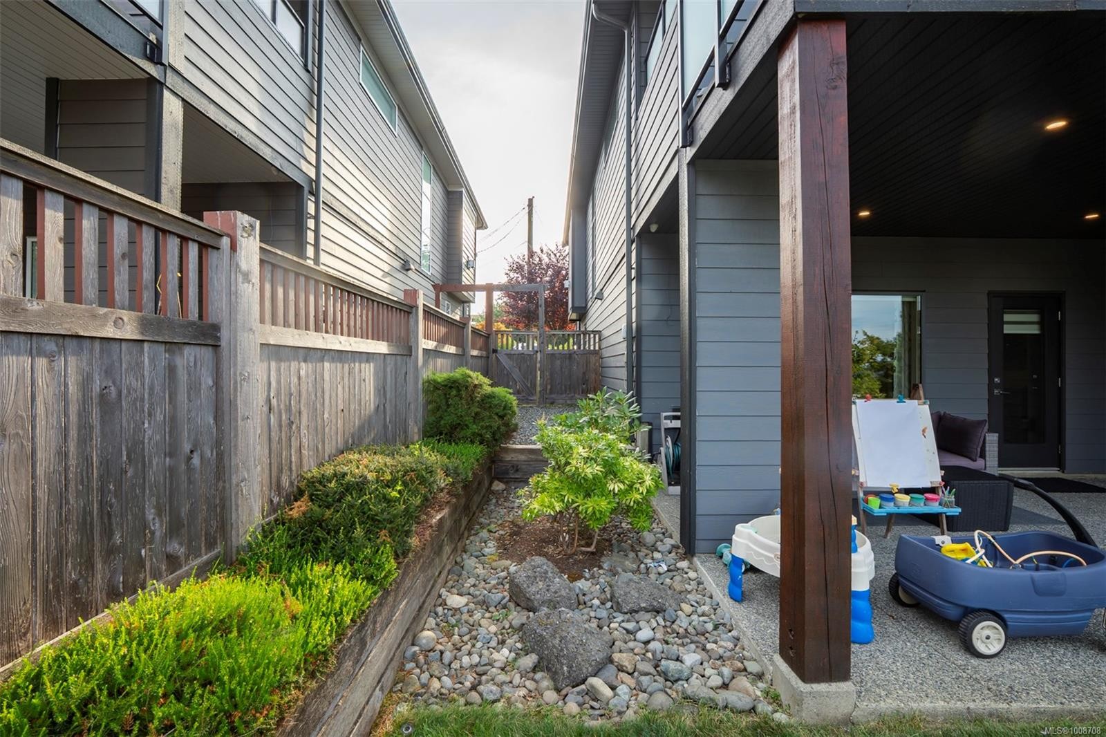 









2498


Lynburn

Cres,
Nanaimo,




BC
V9S 3T4

