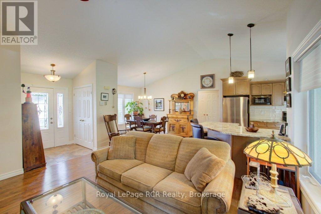 












320 DURHAM STREET W

,
Wellington North (Mount Forest),




Ontario
N0G2L1

