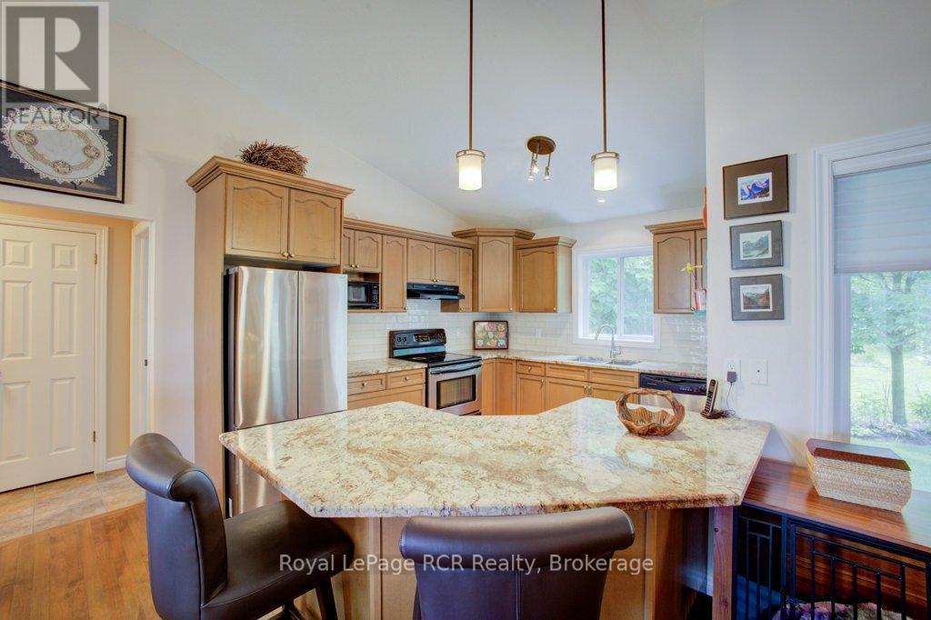 












320 DURHAM STREET W

,
Wellington North (Mount Forest),




Ontario
N0G2L1

