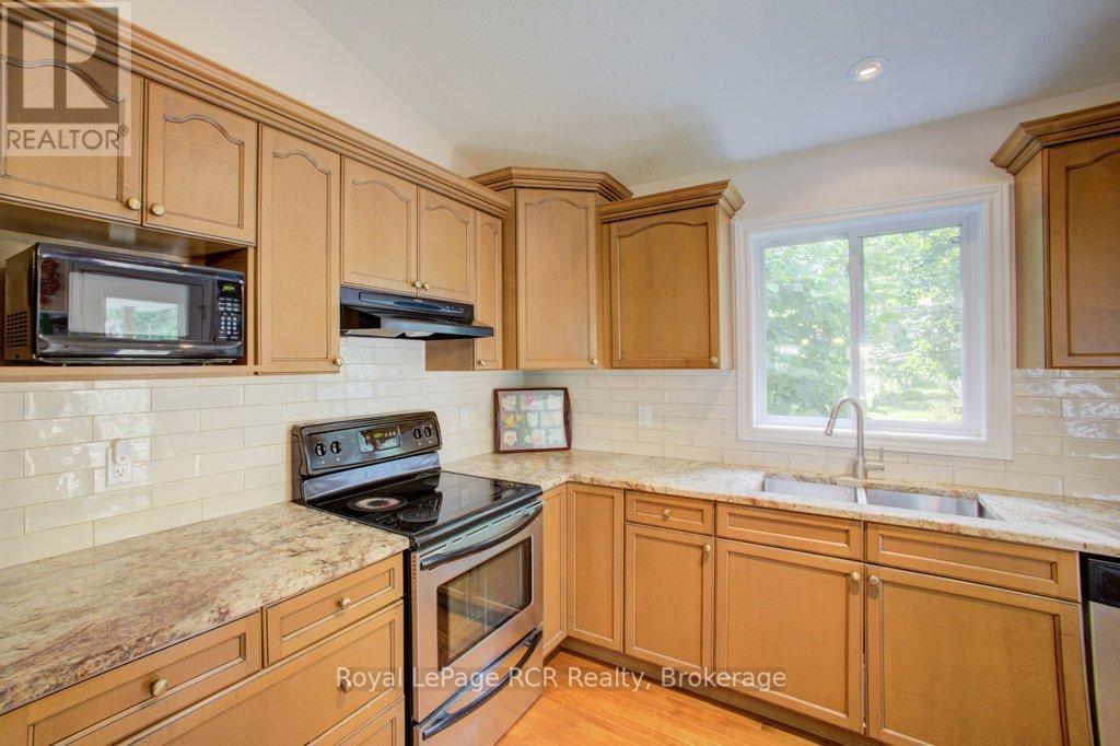 












320 DURHAM STREET W

,
Wellington North (Mount Forest),




Ontario
N0G2L1

