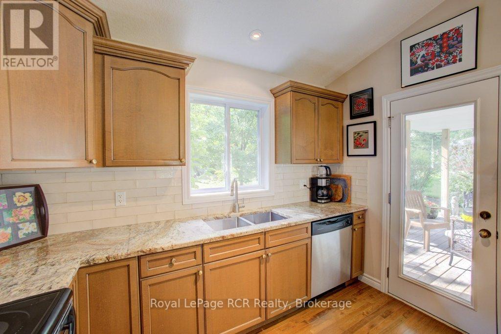 












320 DURHAM STREET W

,
Wellington North (Mount Forest),




Ontario
N0G2L1

