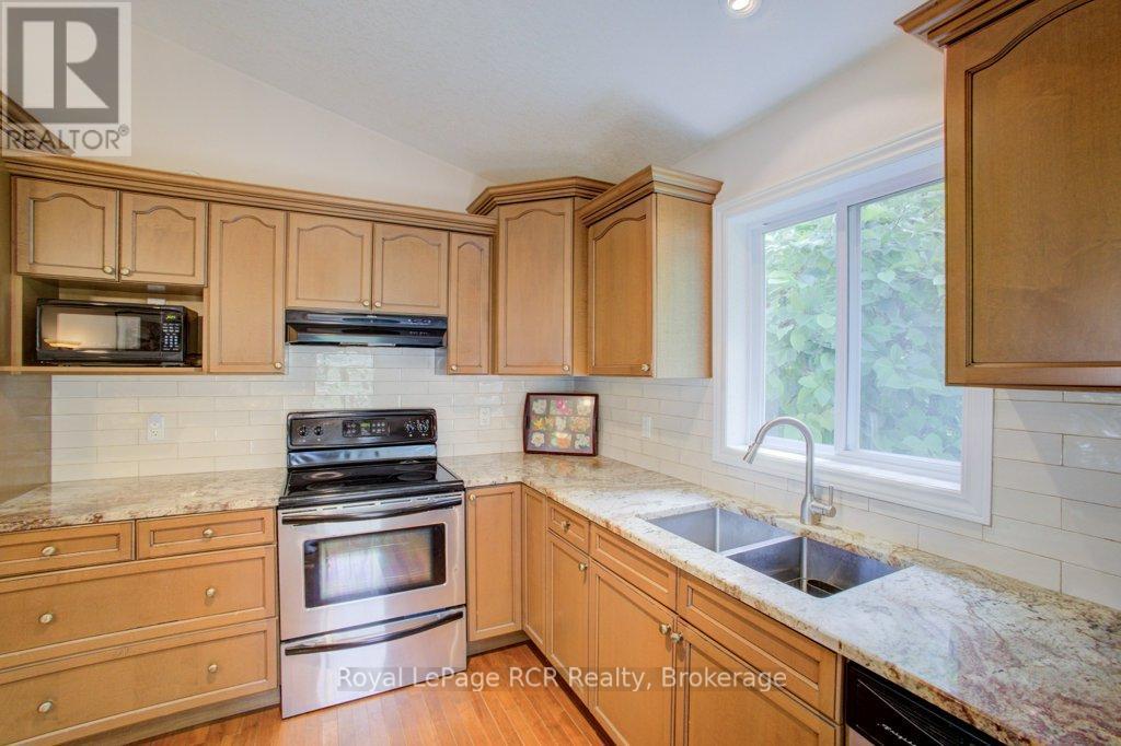 












320 DURHAM STREET W

,
Wellington North (Mount Forest),




Ontario
N0G2L1

