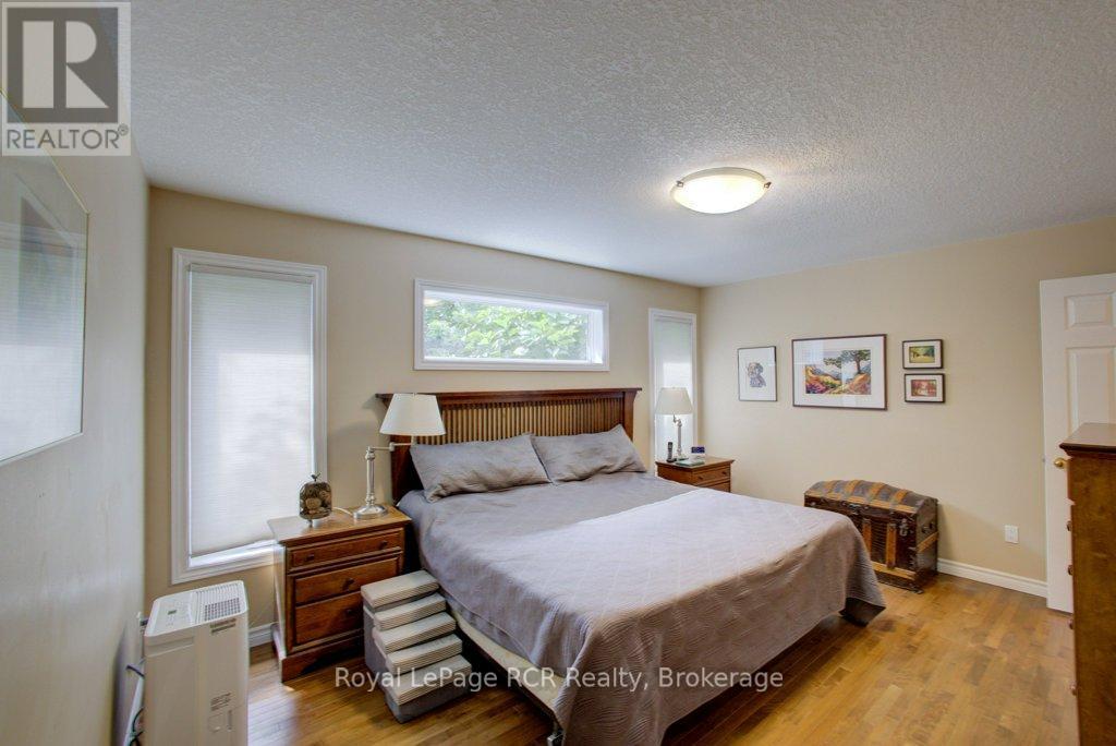 












320 DURHAM STREET W

,
Wellington North (Mount Forest),




Ontario
N0G2L1

