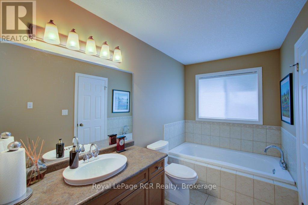 












320 DURHAM STREET W

,
Wellington North (Mount Forest),




Ontario
N0G2L1

